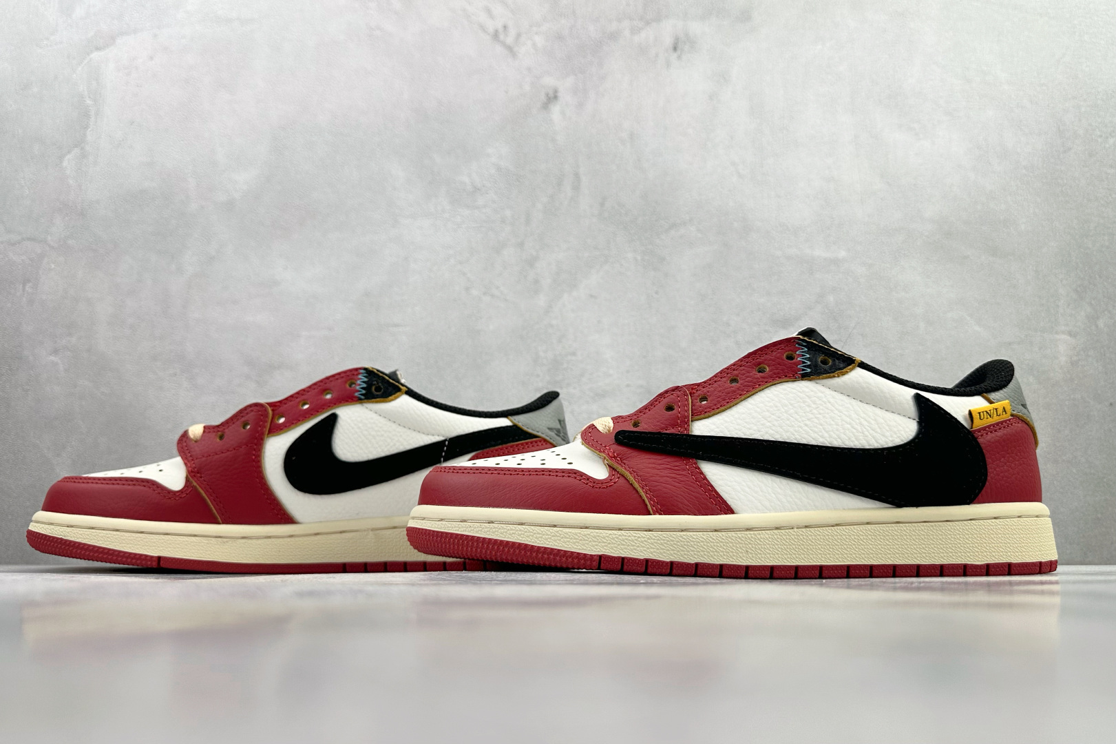 河源 Travis Scott x Jordan Air Jordan 1 黑白红货号：BV1300 1