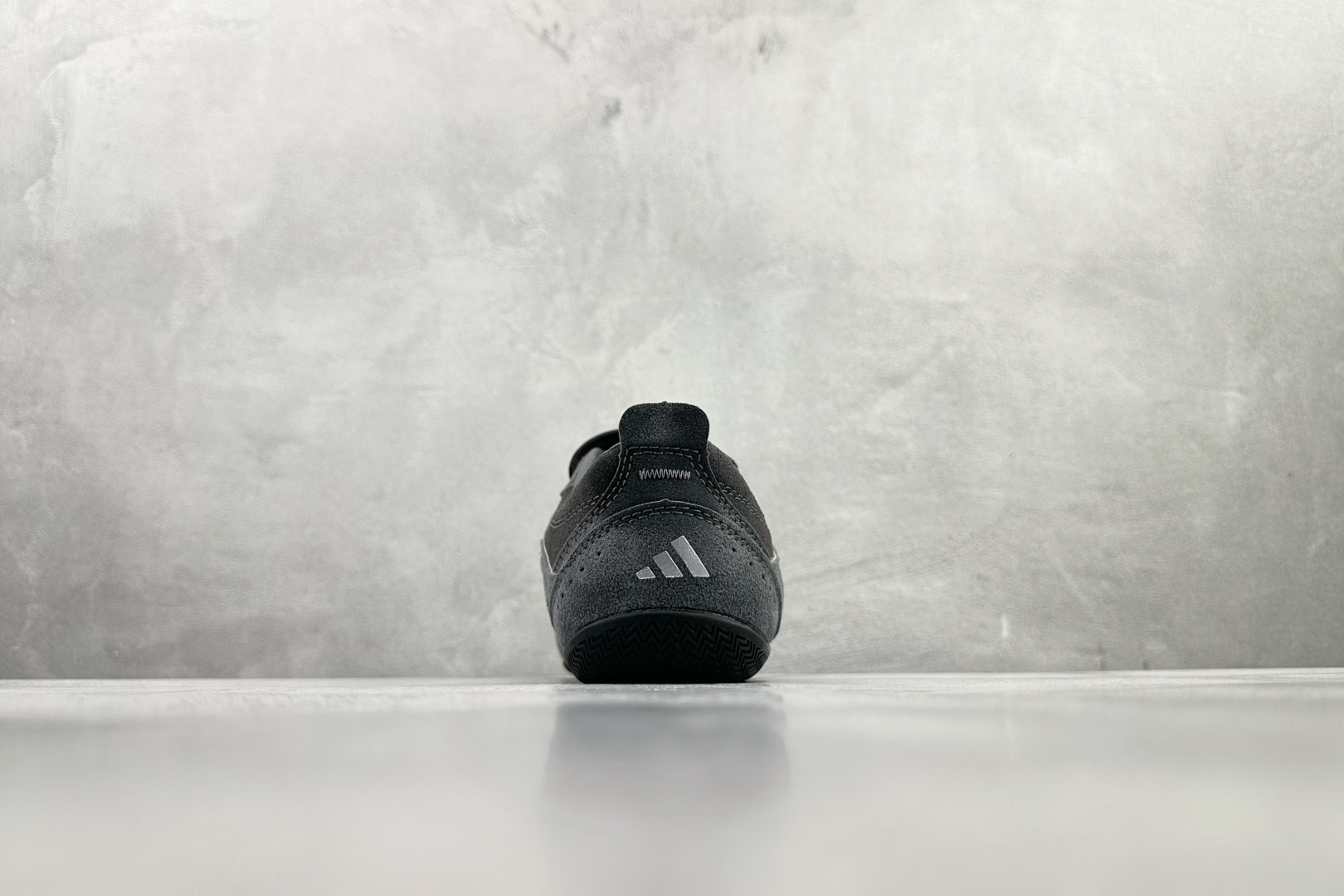 出口订单 adidas URBAN REVERIE FOS 灰色 KJ9089 出口订单 adidas URBAN REVERIE FOS 灰色 KJ9089