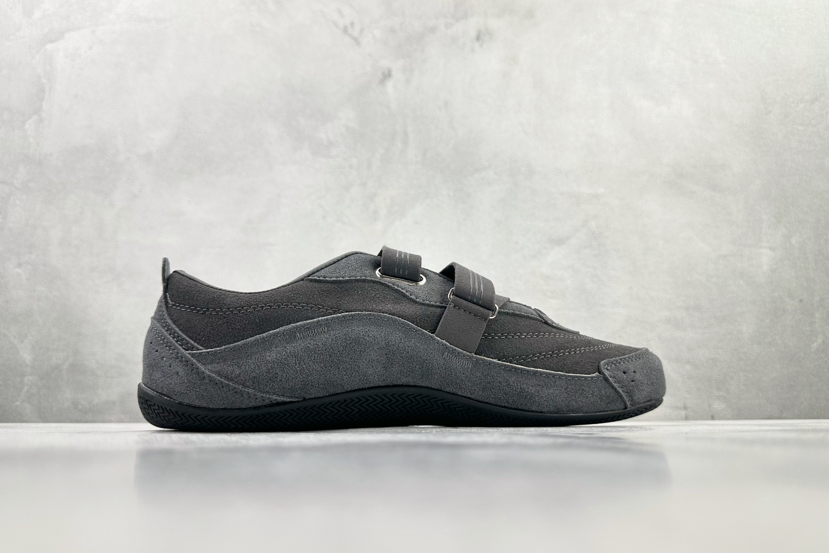 出口订单 adidas URBAN REVERIE FOS 灰色 KJ9089 出口订单 adidas URBAN REVERIE FOS 灰色 KJ9089