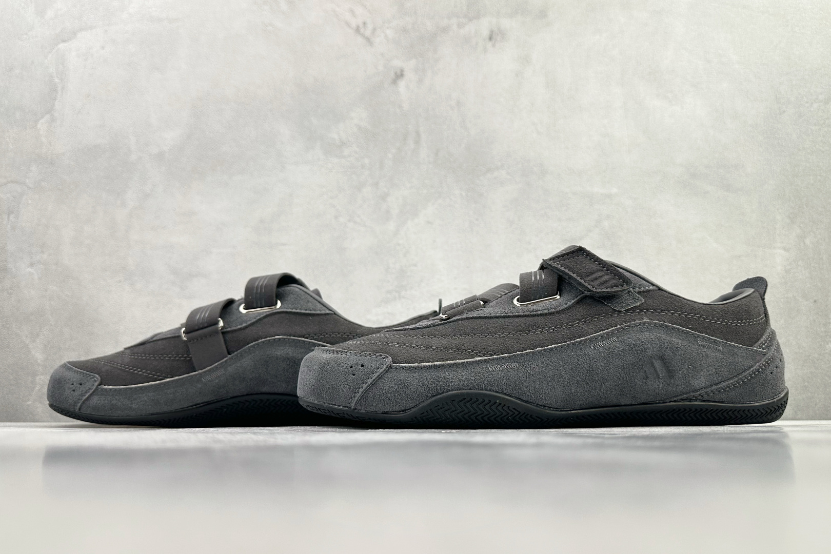 出口订单 adidas URBAN REVERIE FOS 灰色 KJ9089 出口订单 adidas URBAN REVERIE FOS 灰色 KJ9089