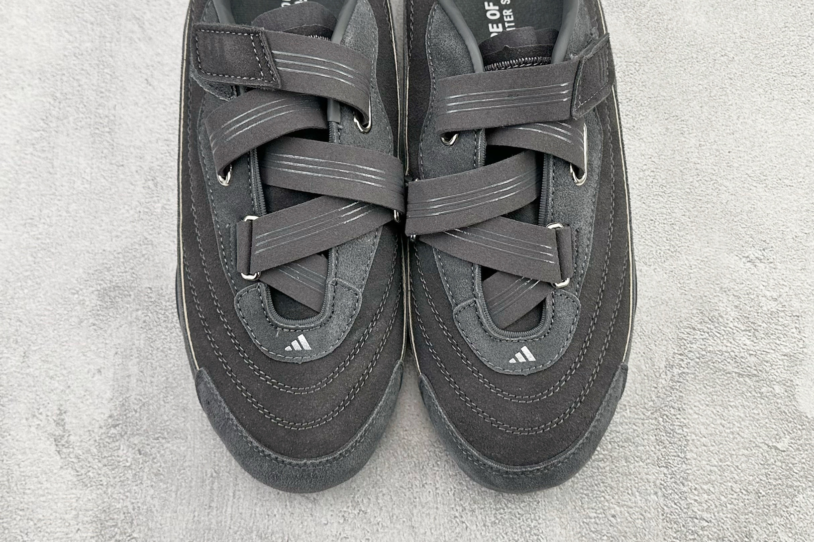 出口订单 adidas URBAN REVERIE FOS 灰色 KJ9089 出口订单 adidas URBAN REVERIE FOS 灰色 KJ9089