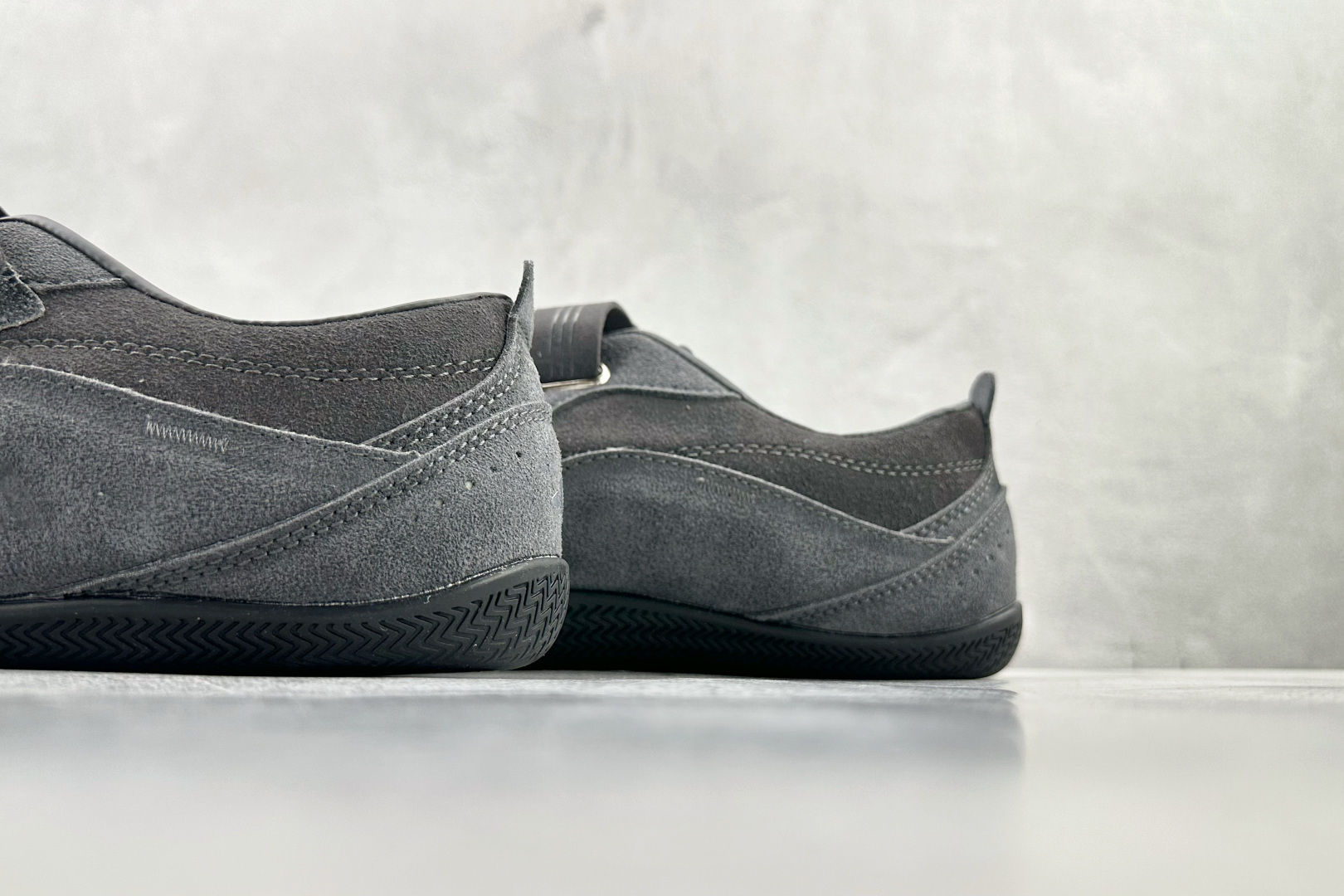 出口订单 adidas URBAN REVERIE FOS 灰色 KJ9089 出口订单 adidas URBAN REVERIE FOS 灰色 KJ9089