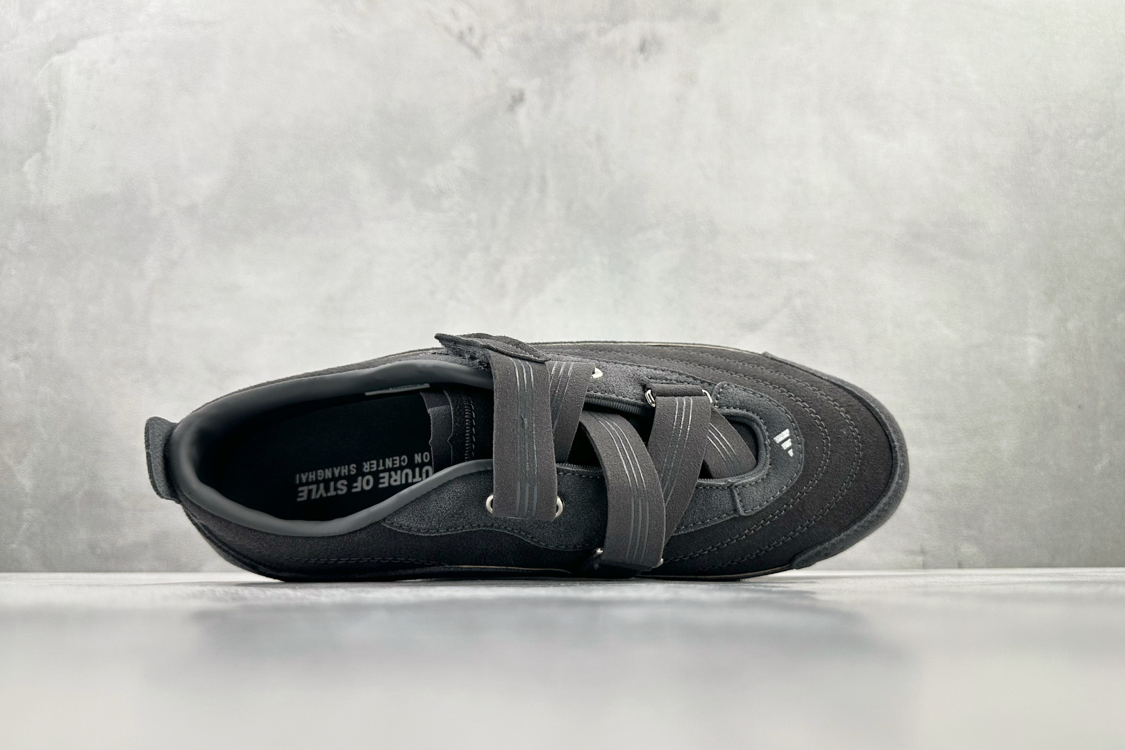 出口订单 adidas URBAN REVERIE FOS 灰色 KJ9089 出口订单 adidas URBAN REVERIE FOS 灰色 KJ9089