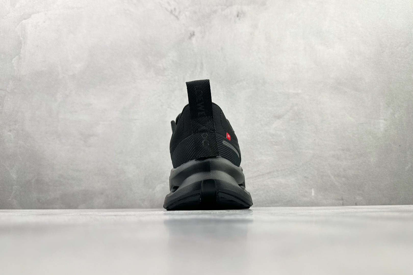 LOEWE x On昂跑 Cloudtilt 2 黑武士 3WE1069