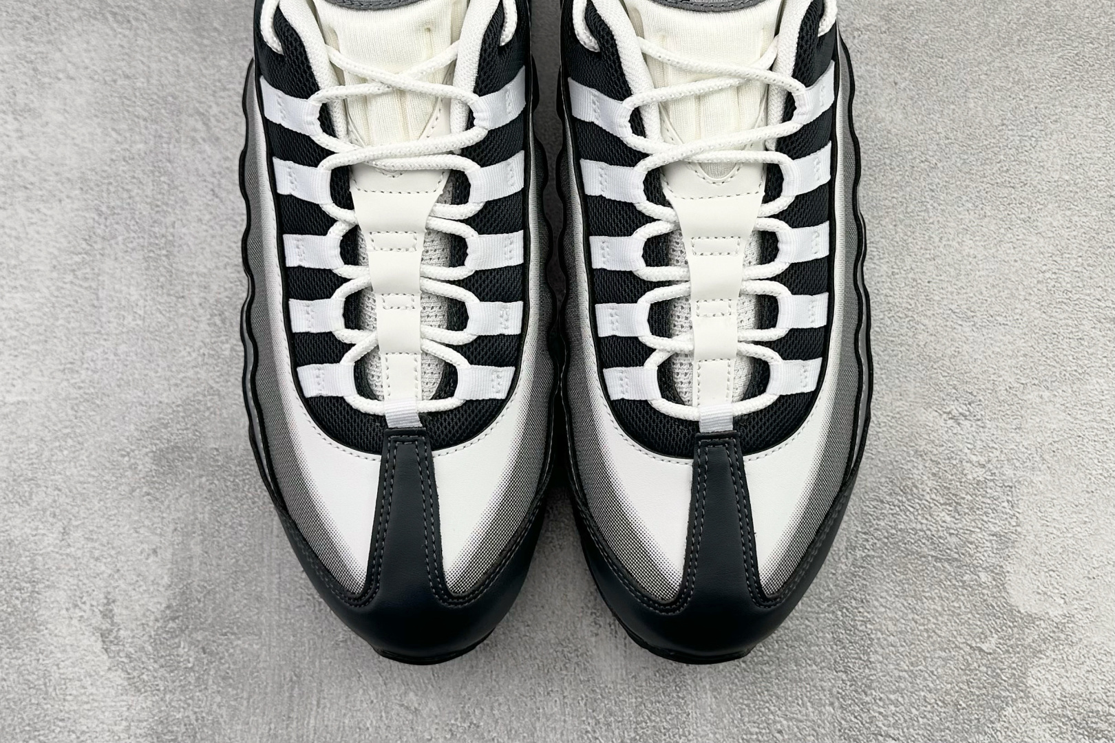 完美复刻 Nike Air Max 95 灰色 II7404-100 完美复刻 Nike Air Max 95 灰色 II7404-100