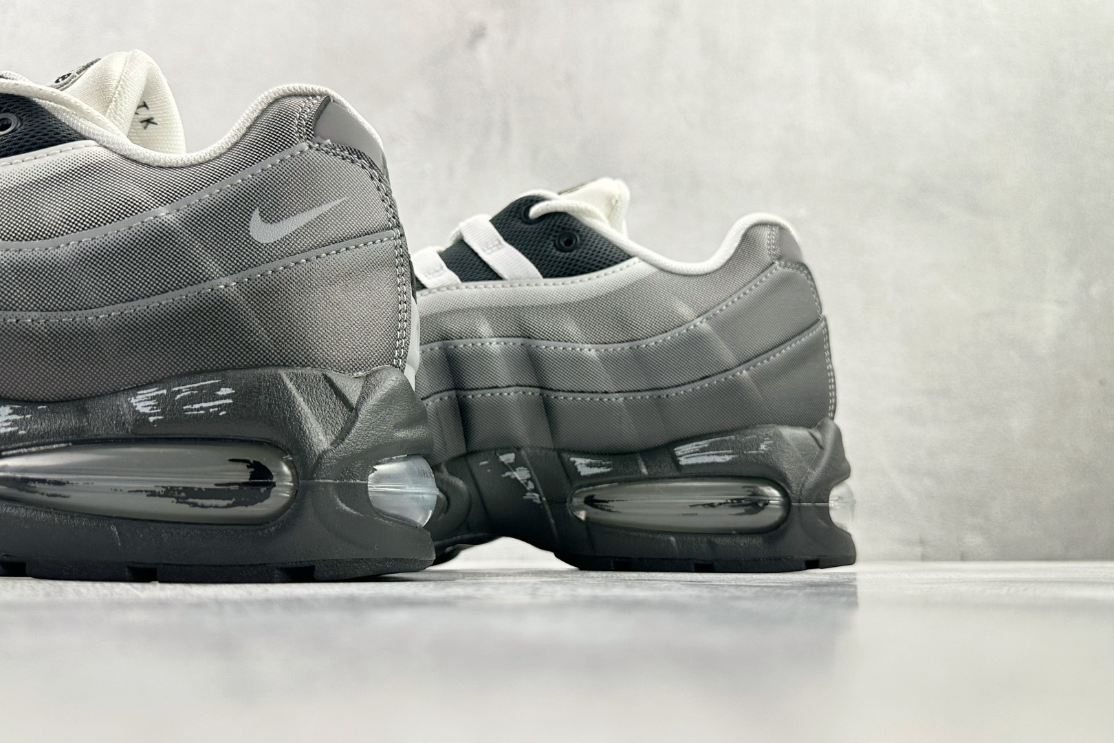 完美复刻 Nike Air Max 95 灰色 II7404-100 完美复刻 Nike Air Max 95 灰色 II7404-100