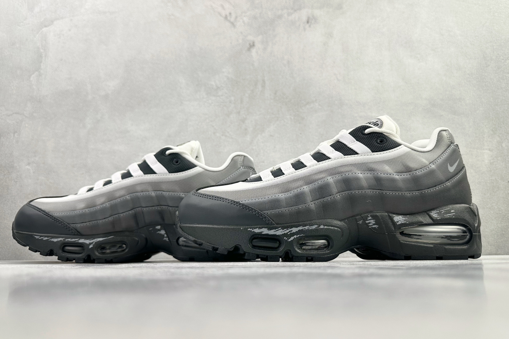 完美复刻 Nike Air Max 95 灰色 II7404-100 完美复刻 Nike Air Max 95 灰色 II7404-100