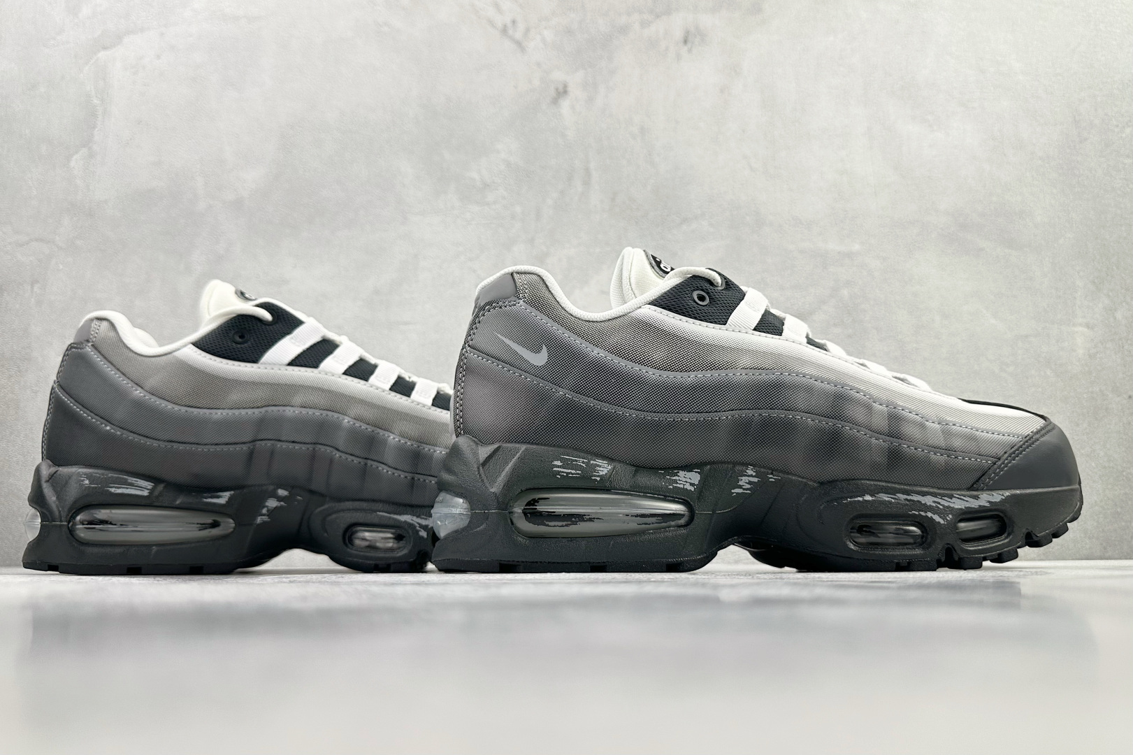 完美复刻 Nike Air Max 95 灰色 II7404-100 完美复刻 Nike Air Max 95 灰色 II7404-100