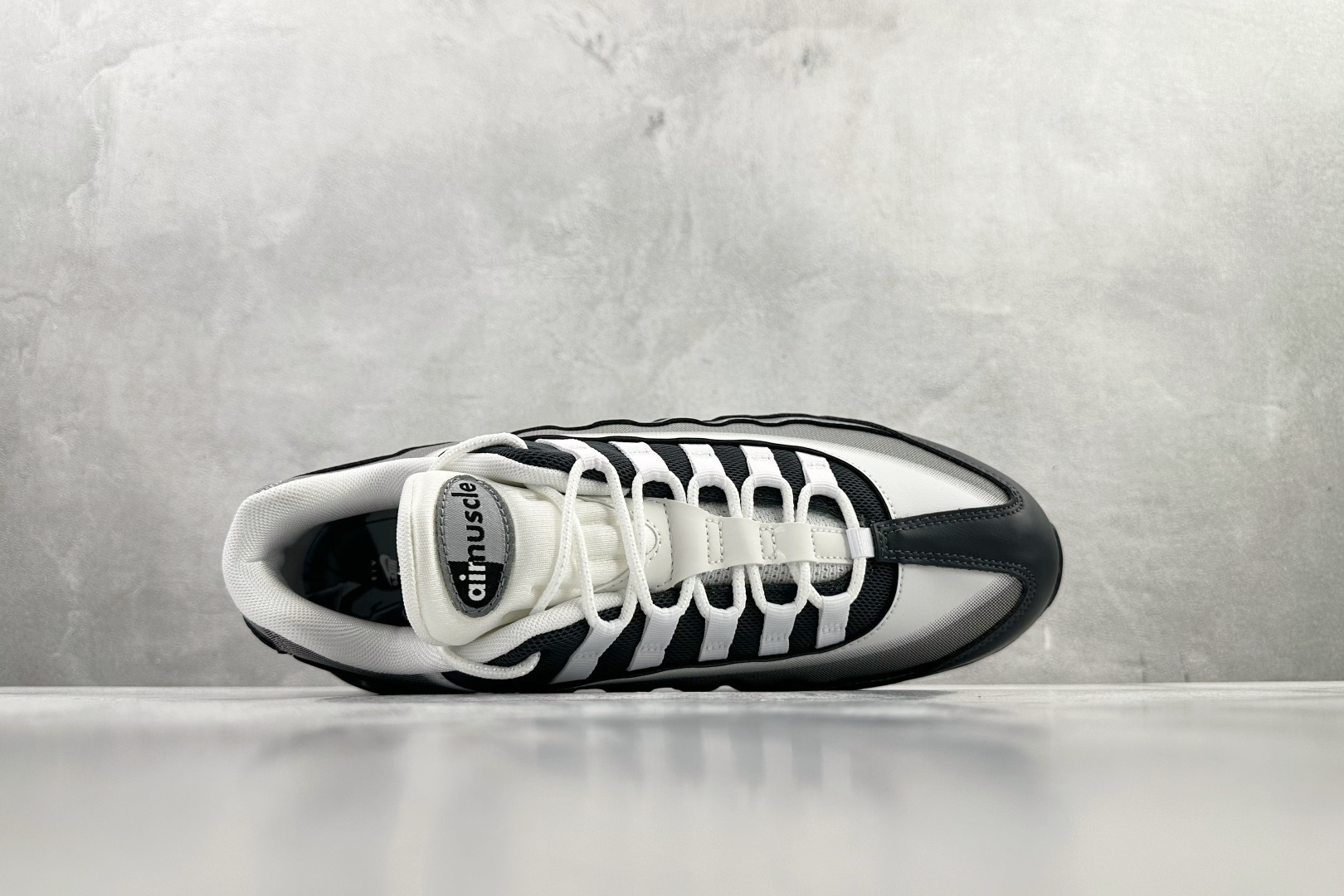 完美复刻 Nike Air Max 95 灰色 II7404-100 完美复刻 Nike Air Max 95 灰色 II7404-100