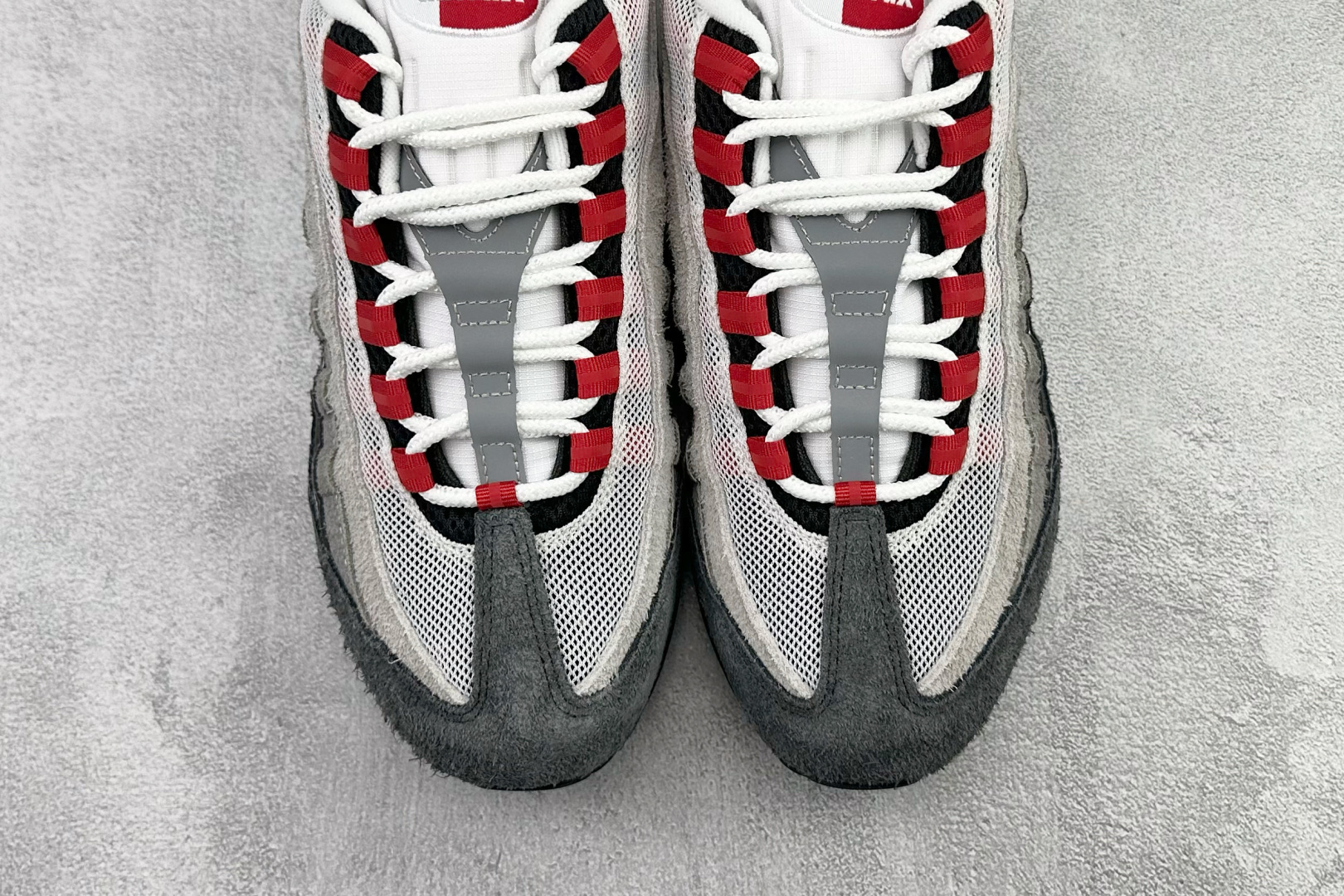 原厂特供 UNDEFEATED x Nike Air Max 95 SP 东京限定 灰红 IB4523-003 原厂特供 UNDEFEATED x Nike Air Max 95 SP 东京限定 灰红 IB4523-003
