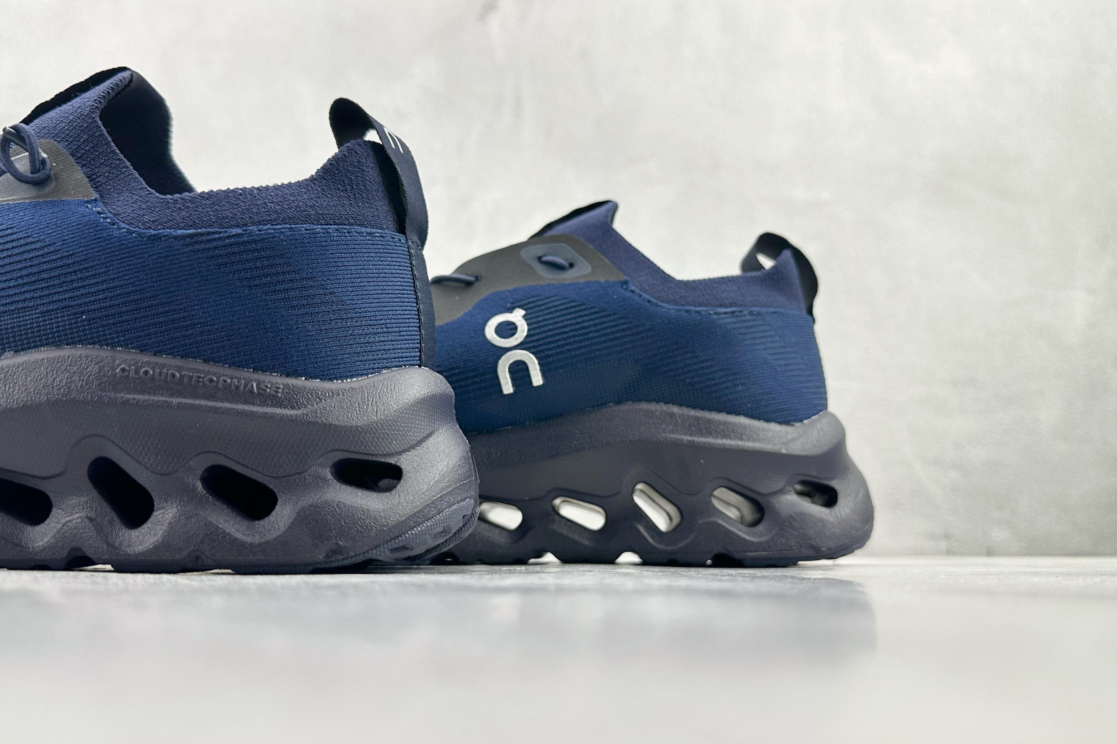 LOEWE罗意威 Cloudtilt 海军蓝色 M929282X15-5887-Top High Quatity Cheap Sneakers Fashion Clothing Clothes Bags handbags Shoes of all Brand wholesale With The best Quality And Beautiful Price from China Factory Chinese suppliers wholesaler seller LOEWE罗意威 Cloudtilt 海军蓝色 M929282X15-5887