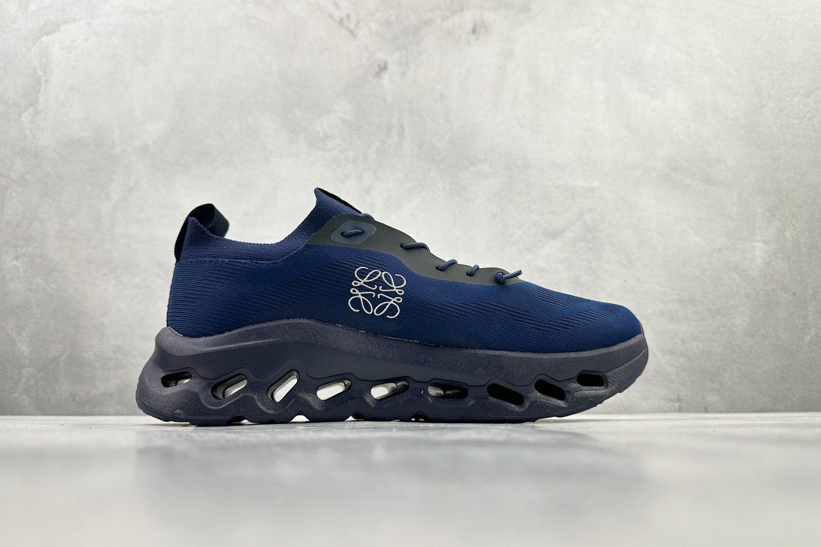 LOEWE罗意威 Cloudtilt 海军蓝色 M929282X15-5887-Top High Quatity Cheap Sneakers Fashion Clothing Clothes Bags handbags Shoes of all Brand wholesale With The best Quality And Beautiful Price from China Factory Chinese suppliers wholesaler seller LOEWE罗意威 Cloudtilt 海军蓝色 M929282X15-5887