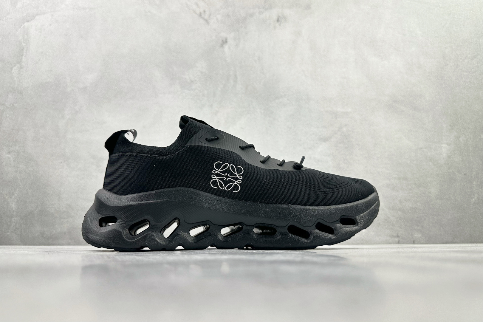 LOEWE罗意威 x On昂跑 联名款 Cloudtilt 黑色 3WD3031-Top High Quatity Cheap Sneakers Fashion Clothing Clothes Bags handbags Shoes of all Brand wholesale With The best Quality And Beautiful Price from China Factory Chinese suppliers wholesaler seller LOEWE罗意威 x On昂跑 联名款 Cloudtilt 黑色 3WD3031