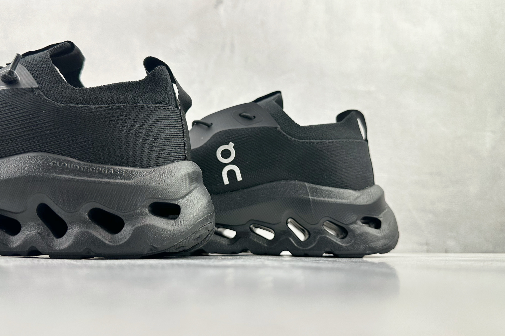 LOEWE罗意威 x On昂跑 联名款 Cloudtilt 黑色 3WD3031-Top High Quatity Cheap Sneakers Fashion Clothing Clothes Bags handbags Shoes of all Brand wholesale With The best Quality And Beautiful Price from China Factory Chinese suppliers wholesaler seller LOEWE罗意威 x On昂跑 联名款 Cloudtilt 黑色 3WD3031