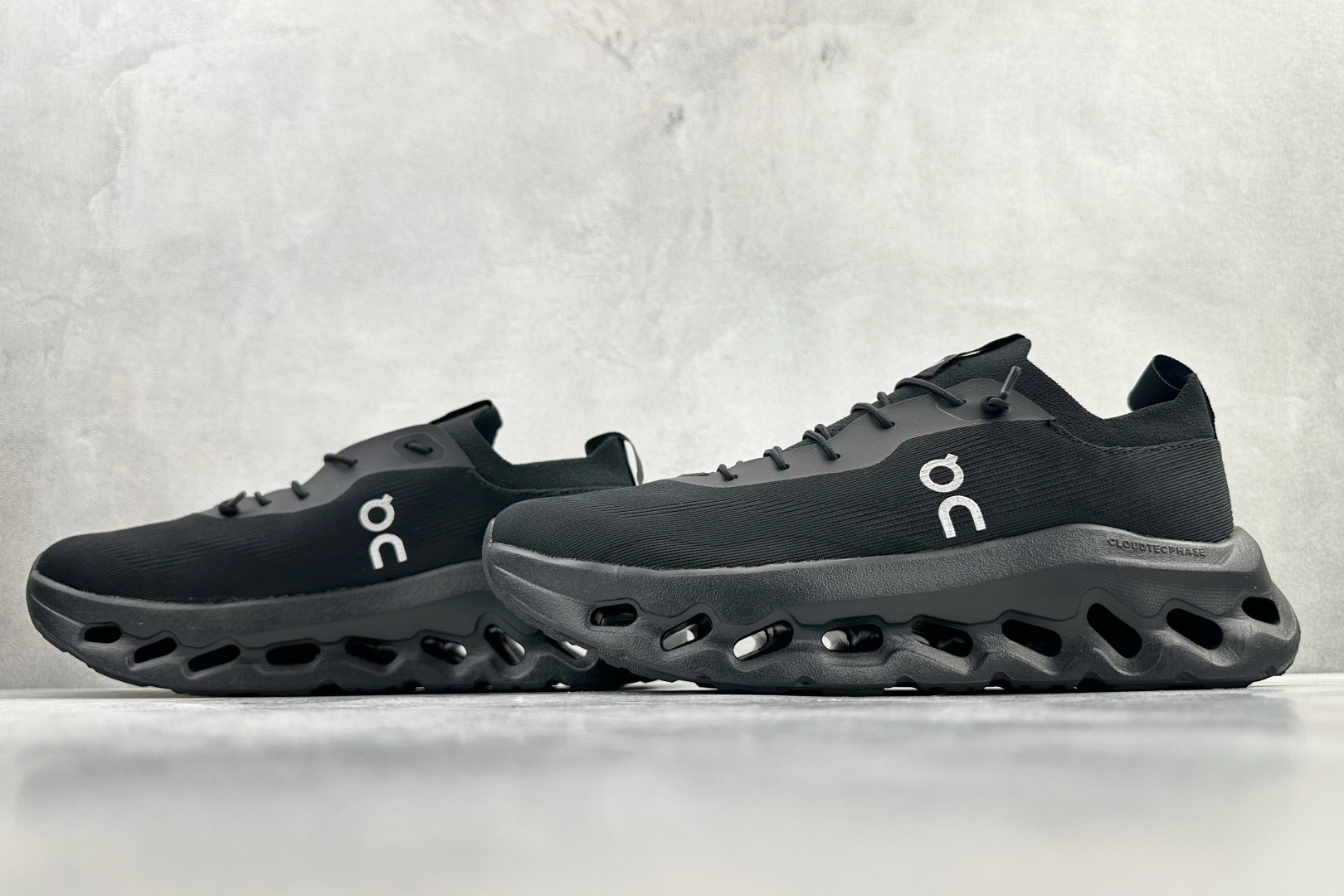 LOEWE罗意威 x On昂跑 联名款 Cloudtilt 黑色 3WD3031-Top High Quatity Cheap Sneakers Fashion Clothing Clothes Bags handbags Shoes of all Brand wholesale With The best Quality And Beautiful Price from China Factory Chinese suppliers wholesaler seller LOEWE罗意威 x On昂跑 联名款 Cloudtilt 黑色 3WD3031