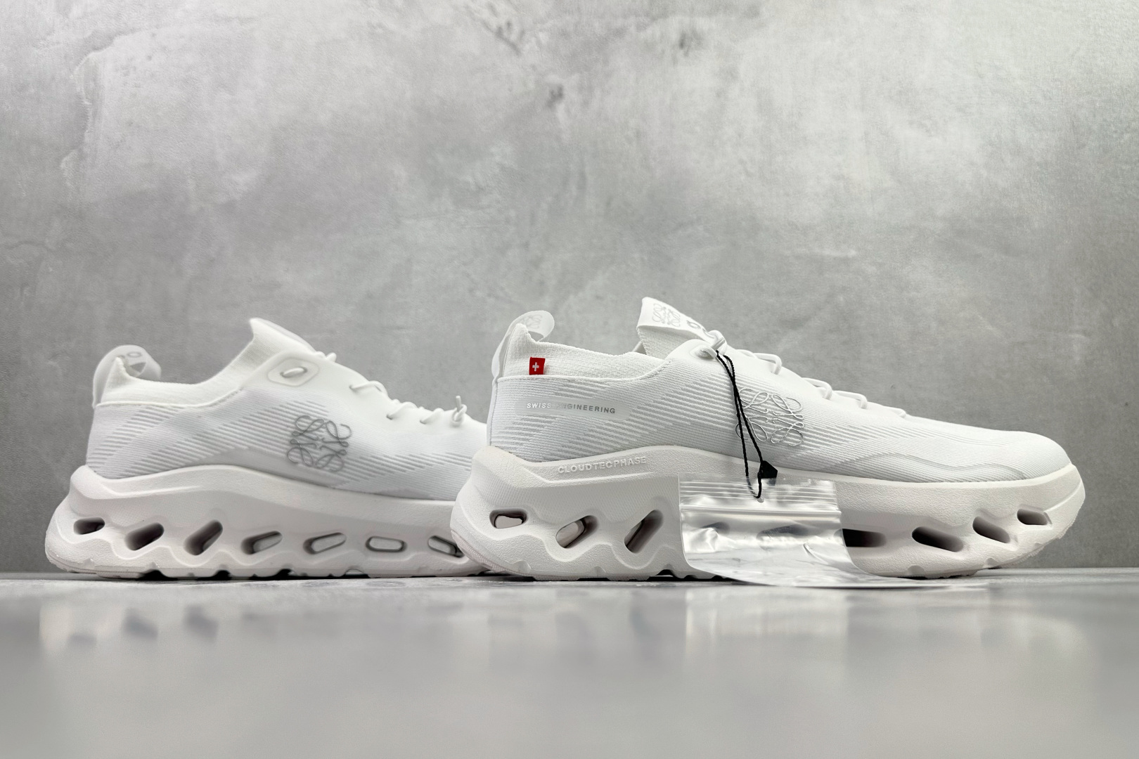 LOEWE罗意威 x On昂跑 联名款 Cloudtilt白色 3MEI1069-Top High Quatity Cheap Sneakers Fashion Clothing Clothes Bags handbags Shoes of all Brand wholesale With The best Quality And Beautiful Price from China Factory Chinese suppliers wholesaler seller LOEWE罗意威 x On昂跑 联名款 Cloudtilt白色 3MEI1069