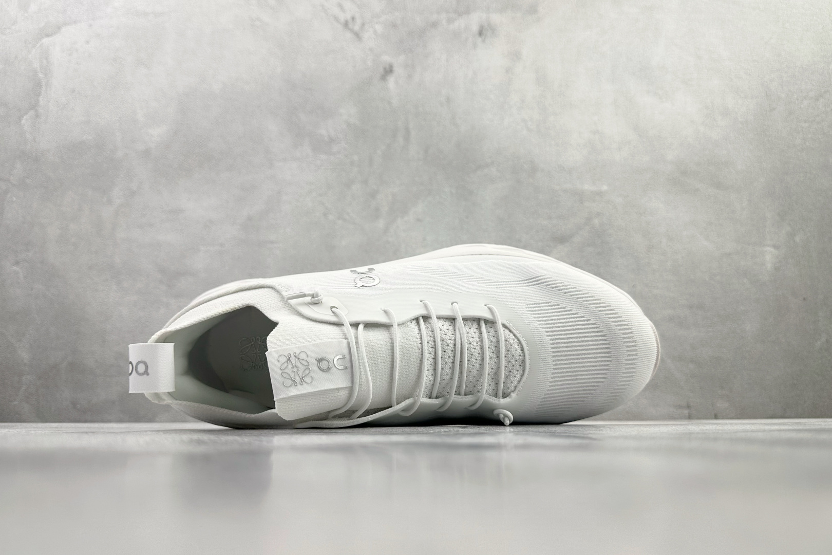 LOEWE罗意威 x On昂跑 联名款 Cloudtilt白色 3MEI1069-Top High Quatity Cheap Sneakers Fashion Clothing Clothes Bags handbags Shoes of all Brand wholesale With The best Quality And Beautiful Price from China Factory Chinese suppliers wholesaler seller LOEWE罗意威 x On昂跑 联名款 Cloudtilt白色 3MEI1069