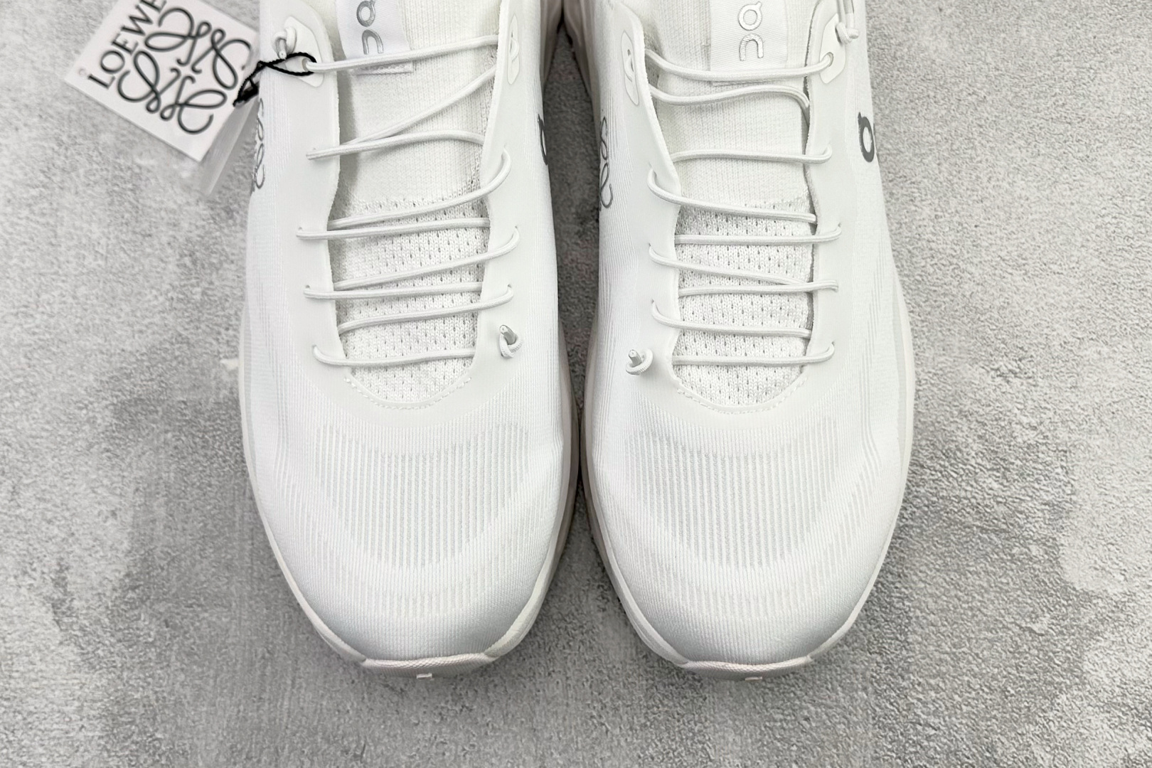 LOEWE罗意威 x On昂跑 联名款 Cloudtilt白色 3MEI1069-Top High Quatity Cheap Sneakers Fashion Clothing Clothes Bags handbags Shoes of all Brand wholesale With The best Quality And Beautiful Price from China Factory Chinese suppliers wholesaler seller LOEWE罗意威 x On昂跑 联名款 Cloudtilt白色 3MEI1069