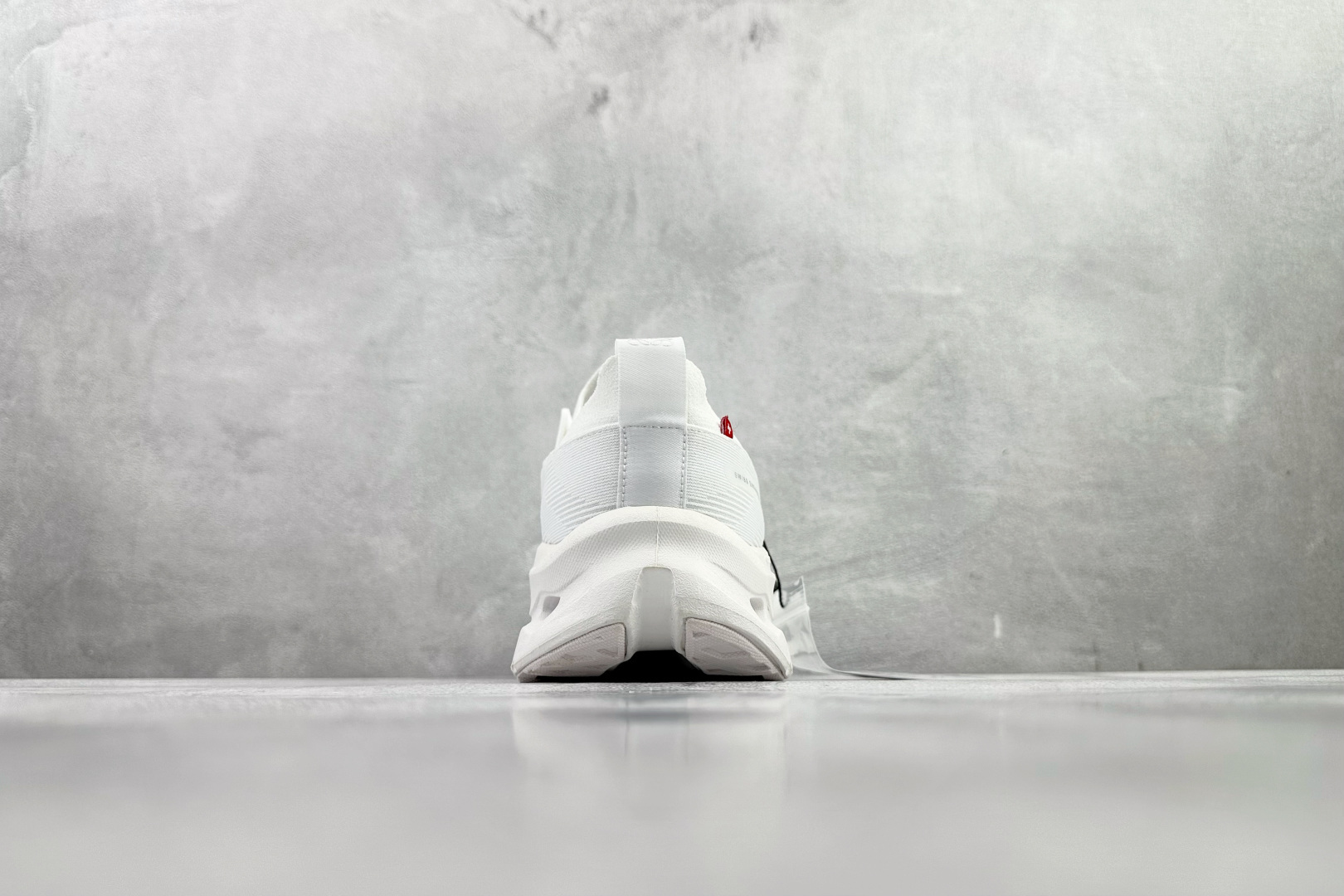 LOEWE罗意威 x On昂跑 联名款 Cloudtilt白色 3MEI1069-Top High Quatity Cheap Sneakers Fashion Clothing Clothes Bags handbags Shoes of all Brand wholesale With The best Quality And Beautiful Price from China Factory Chinese suppliers wholesaler seller LOEWE罗意威 x On昂跑 联名款 Cloudtilt白色 3MEI1069