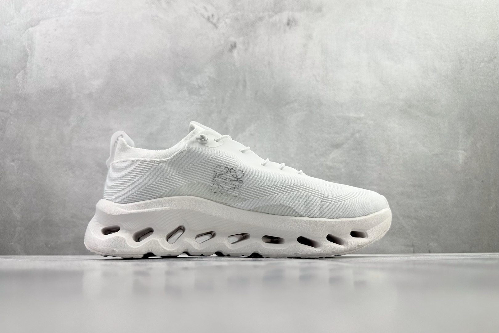 LOEWE罗意威 x On昂跑 联名款 Cloudtilt白色 3MD3033-Top High Quatity Cheap Sneakers Fashion Clothing Clothes Bags handbags Shoes of all Brand wholesale With The best Quality And Beautiful Price from China Factory Chinese suppliers wholesaler seller LOEWE罗意威 x On昂跑 联名款 Cloudtilt白色 3MD3033
