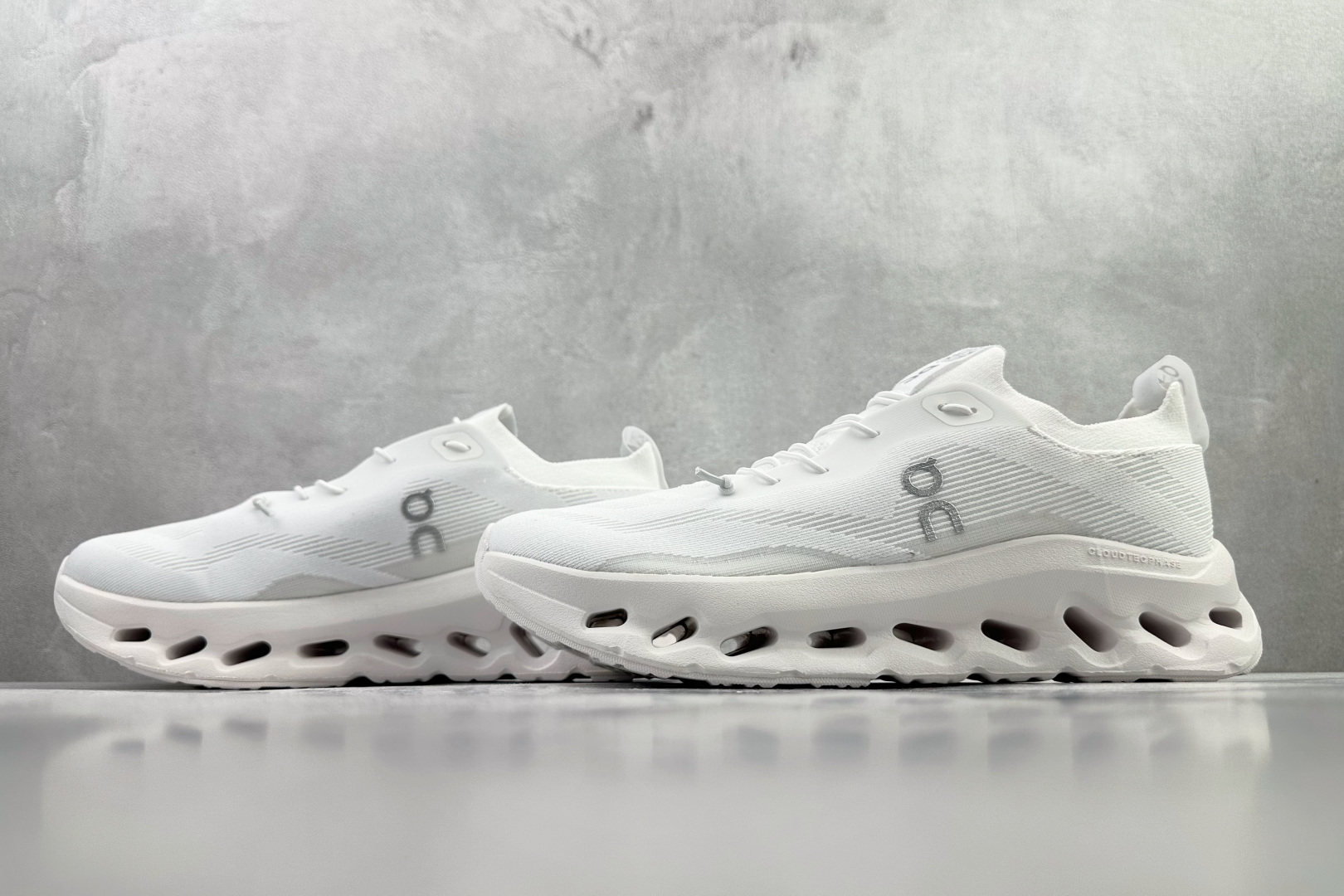 LOEWE罗意威 x On昂跑 联名款 Cloudtilt白色 3MD3033-Top High Quatity Cheap Sneakers Fashion Clothing Clothes Bags handbags Shoes of all Brand wholesale With The best Quality And Beautiful Price from China Factory Chinese suppliers wholesaler seller LOEWE罗意威 x On昂跑 联名款 Cloudtilt白色 3MD3033