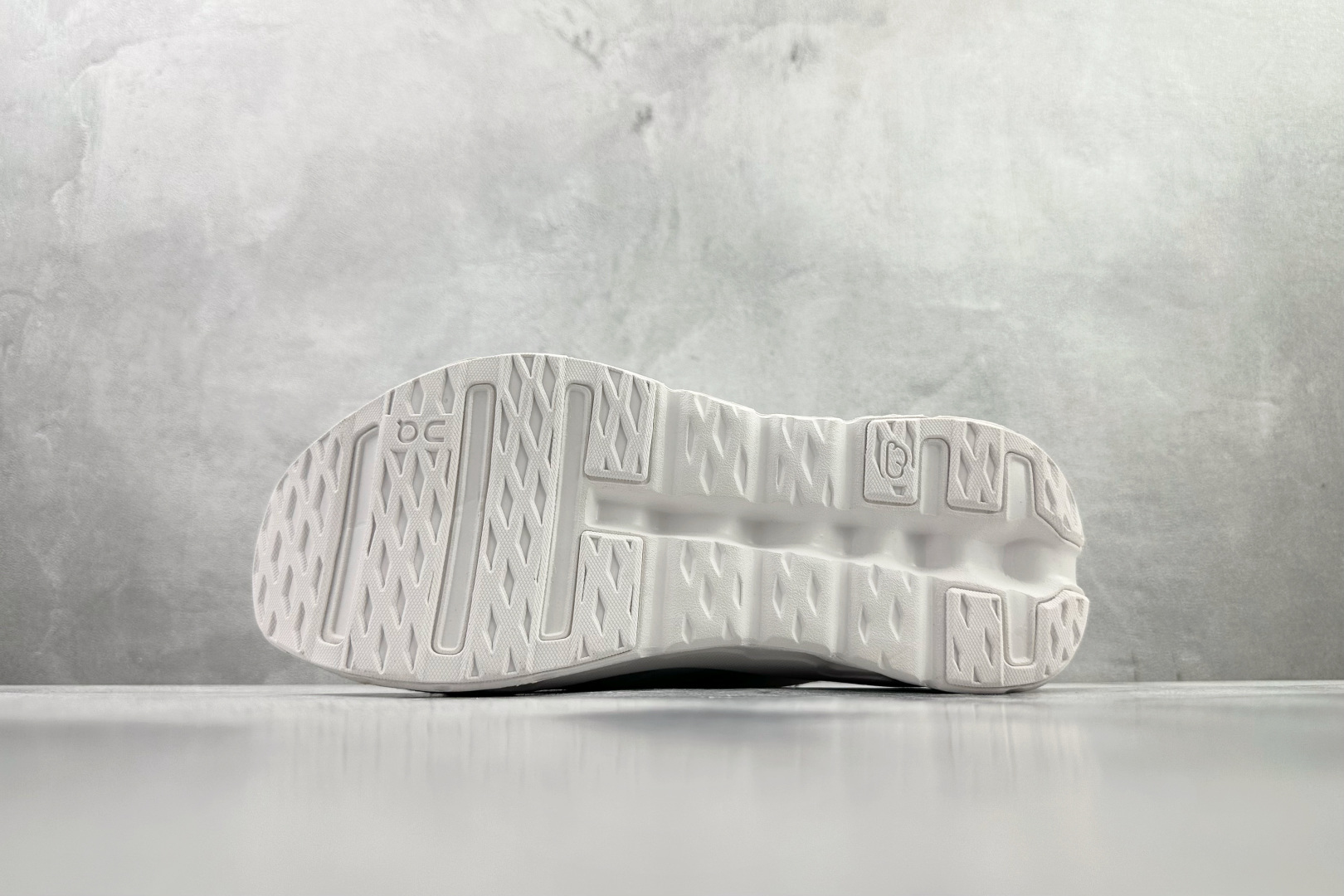 LOEWE罗意威 x On昂跑 联名款 Cloudtilt白色 3MD3033-Top High Quatity Cheap Sneakers Fashion Clothing Clothes Bags handbags Shoes of all Brand wholesale With The best Quality And Beautiful Price from China Factory Chinese suppliers wholesaler seller LOEWE罗意威 x On昂跑 联名款 Cloudtilt白色 3MD3033