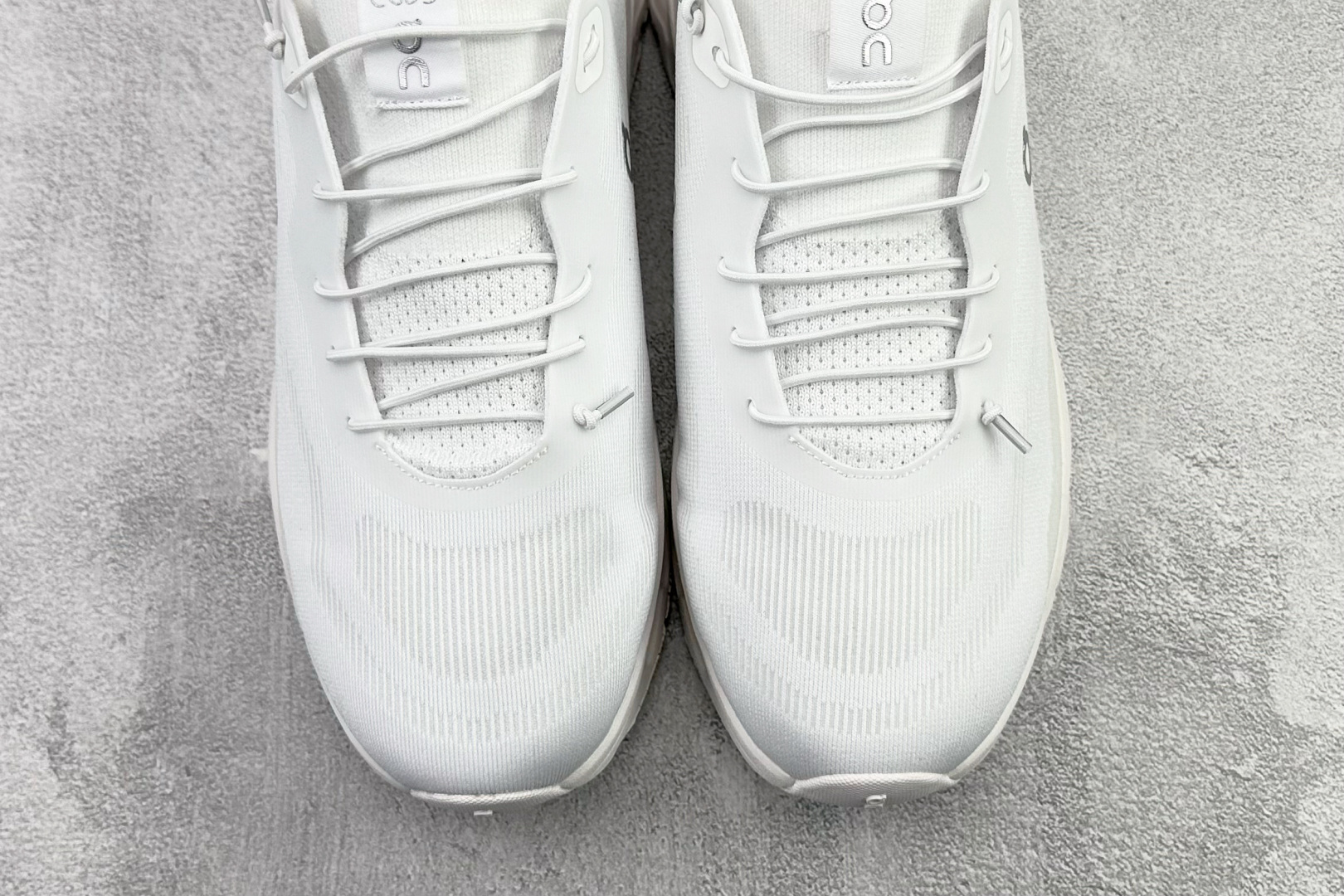 LOEWE罗意威 x On昂跑 联名款 Cloudtilt白色 3MD3033-Top High Quatity Cheap Sneakers Fashion Clothing Clothes Bags handbags Shoes of all Brand wholesale With The best Quality And Beautiful Price from China Factory Chinese suppliers wholesaler seller LOEWE罗意威 x On昂跑 联名款 Cloudtilt白色 3MD3033
