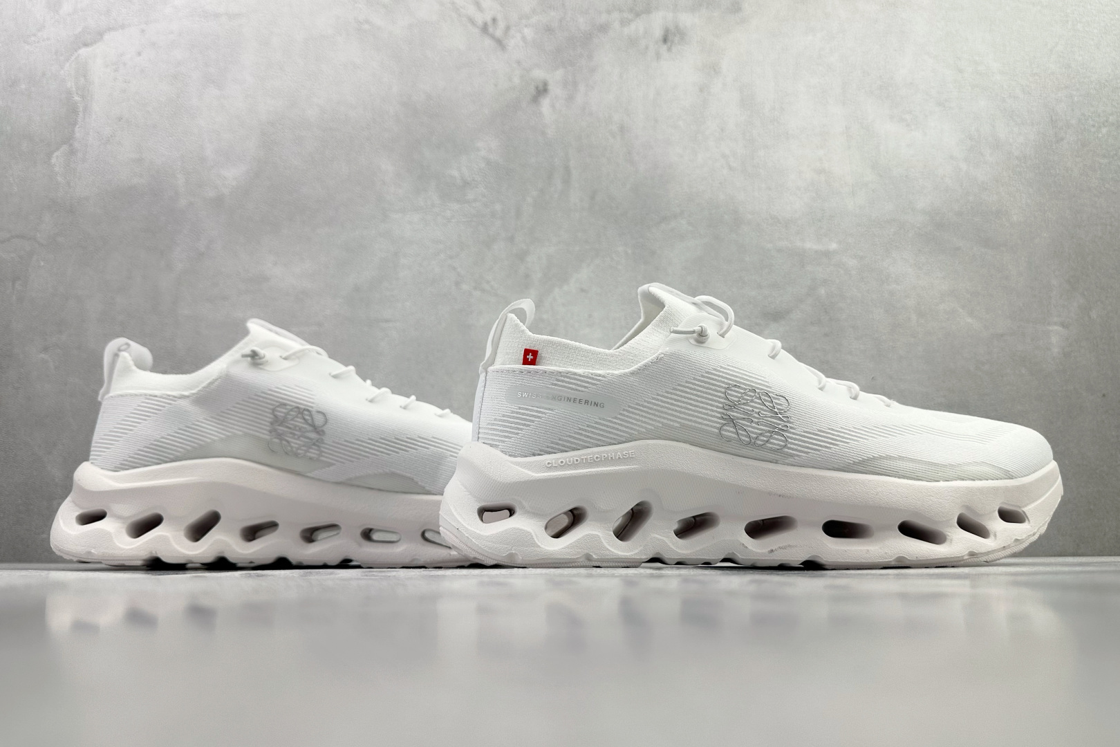 LOEWE罗意威 x On昂跑 联名款 Cloudtilt白色 3MD3033-Top High Quatity Cheap Sneakers Fashion Clothing Clothes Bags handbags Shoes of all Brand wholesale With The best Quality And Beautiful Price from China Factory Chinese suppliers wholesaler seller LOEWE罗意威 x On昂跑 联名款 Cloudtilt白色 3MD3033