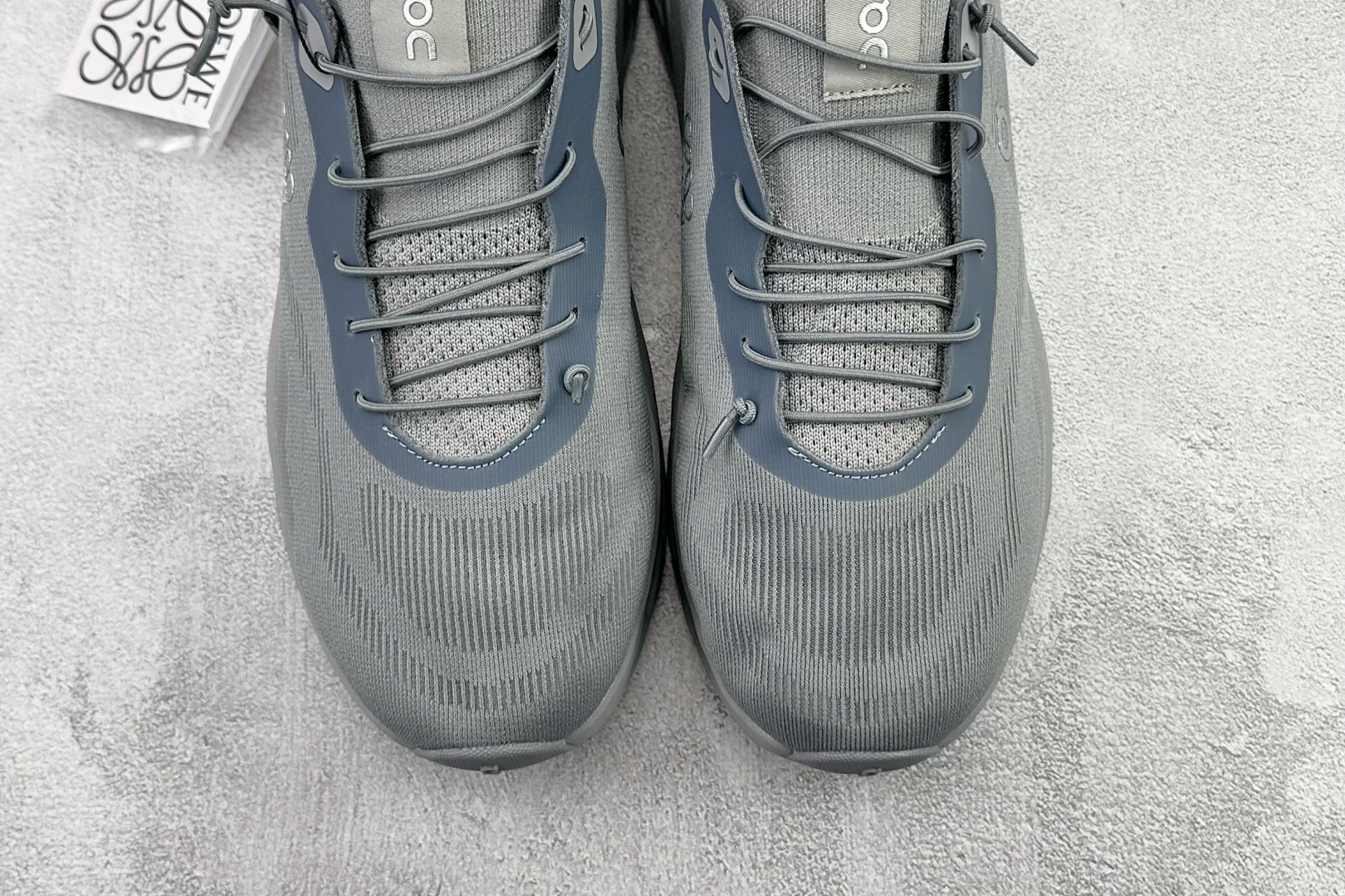 LOEWE罗意威 x On昂跑 联名款 Cloudtilt 灰色 3MD3033