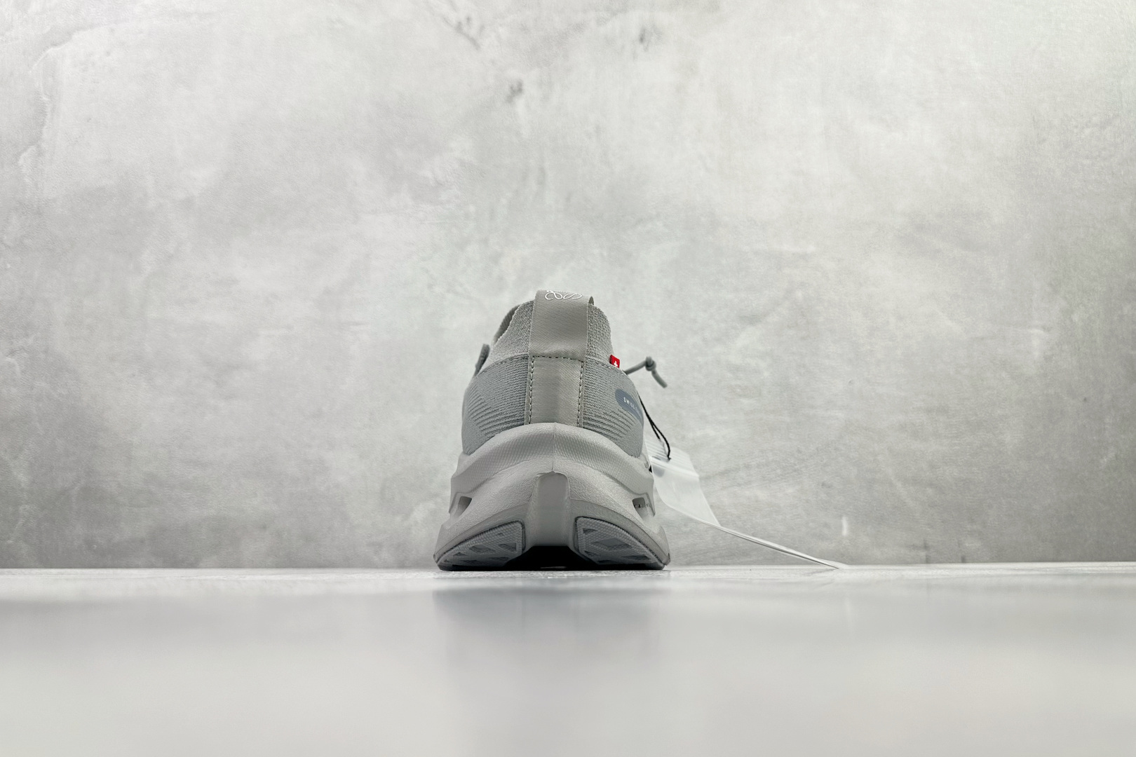 LOEWE罗意威 x On昂跑 联名款 Cloudtilt 灰色 3MD3033