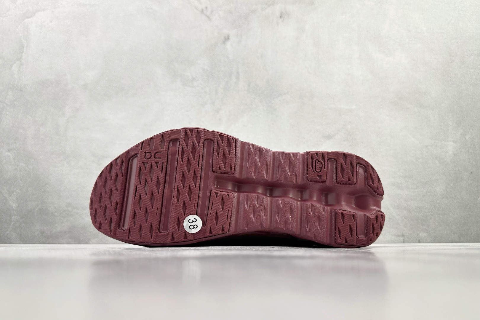 LOEWE罗意威 x On昂跑 联名款 Cloudtilt红色 3WD3031