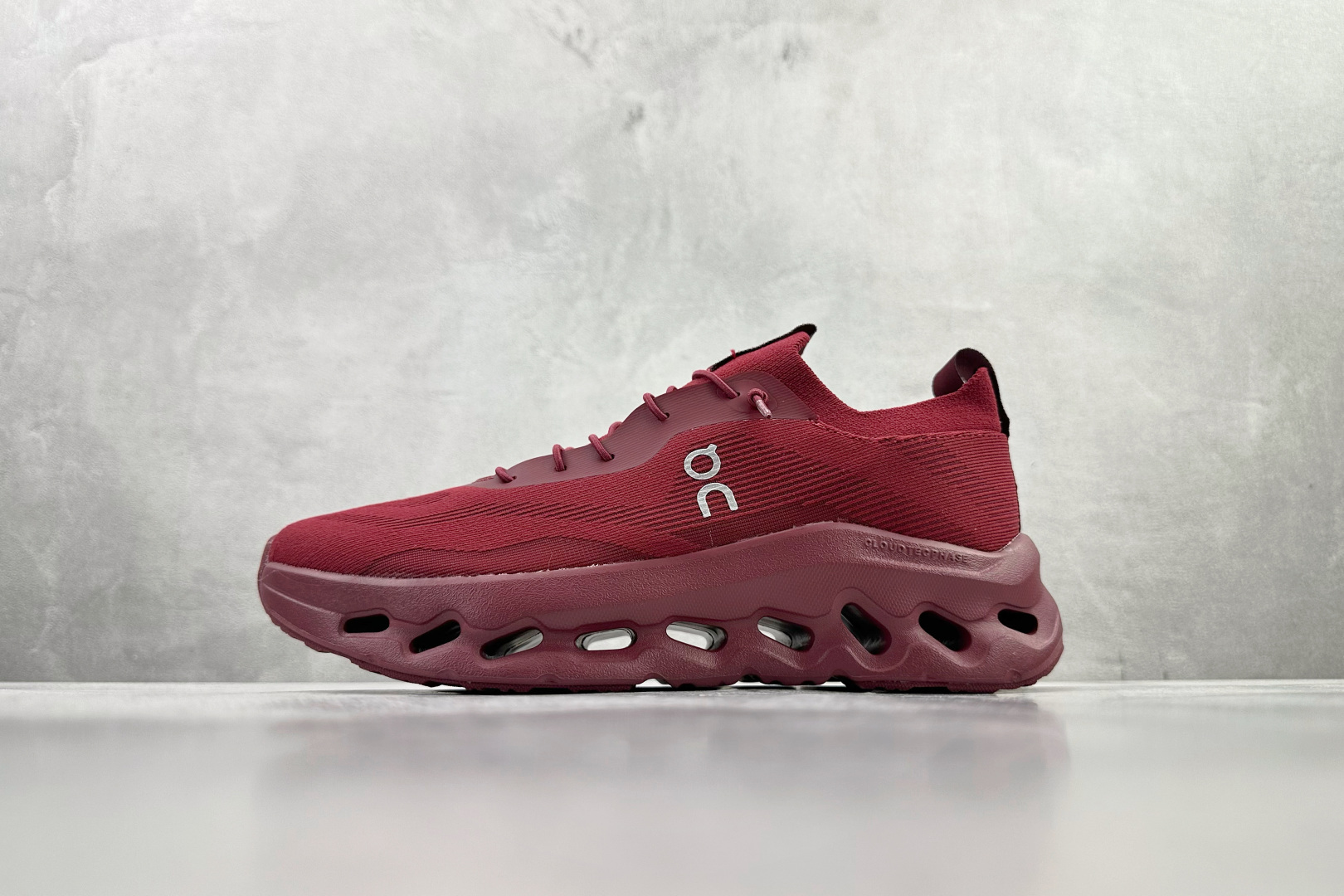 LOEWE罗意威 x On昂跑 联名款 Cloudtilt红色 3WD3031