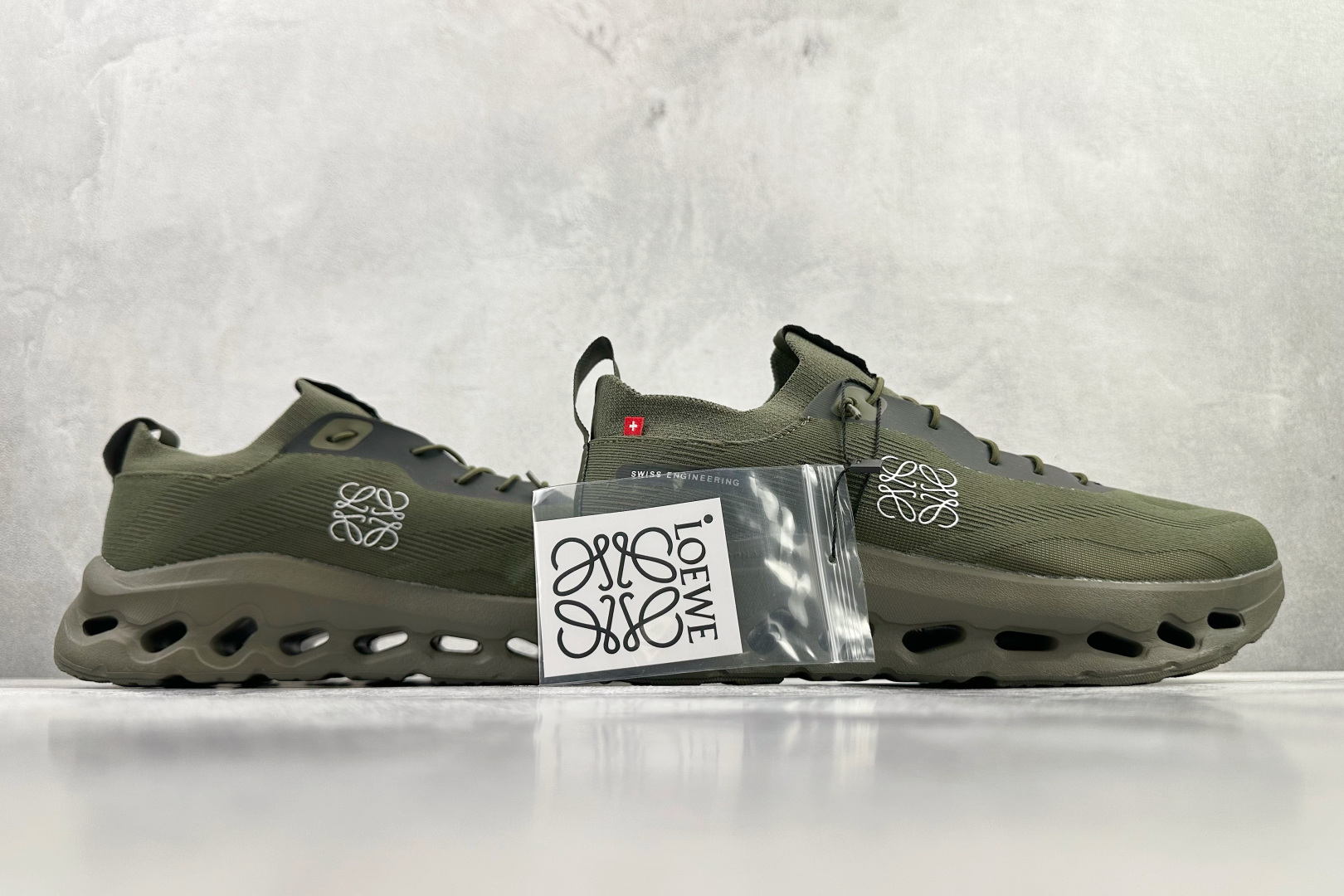 LOEWE罗意威 x On昂跑 联名款 Cloudtilt 绿色 3MD3033