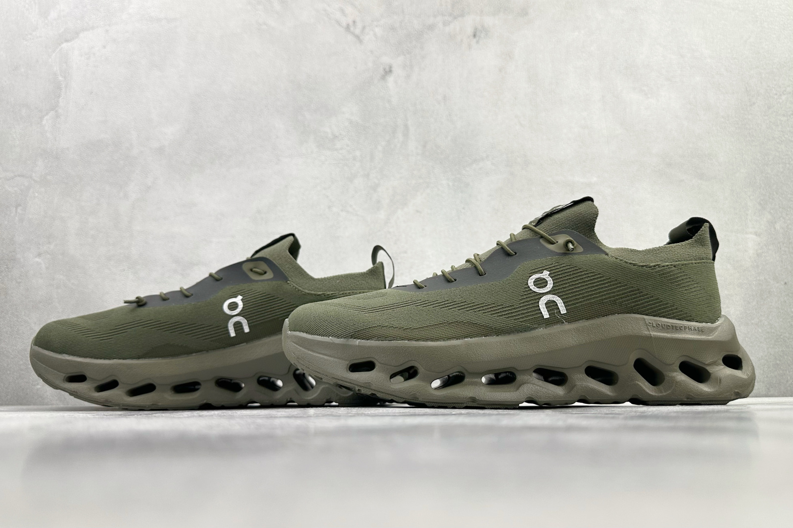 LOEWE罗意威 x On昂跑 联名款 Cloudtilt 绿色 3MD3033