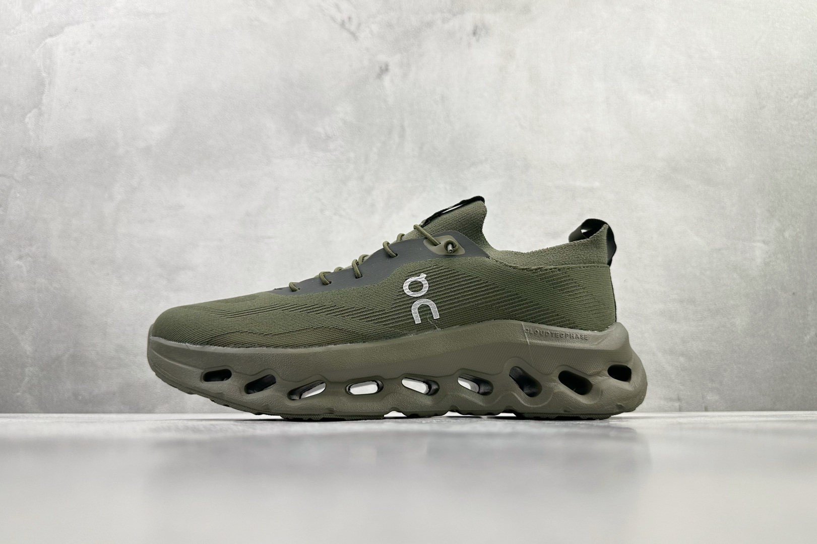 LOEWE罗意威 x On昂跑 联名款 Cloudtilt 绿色 3MD3033
