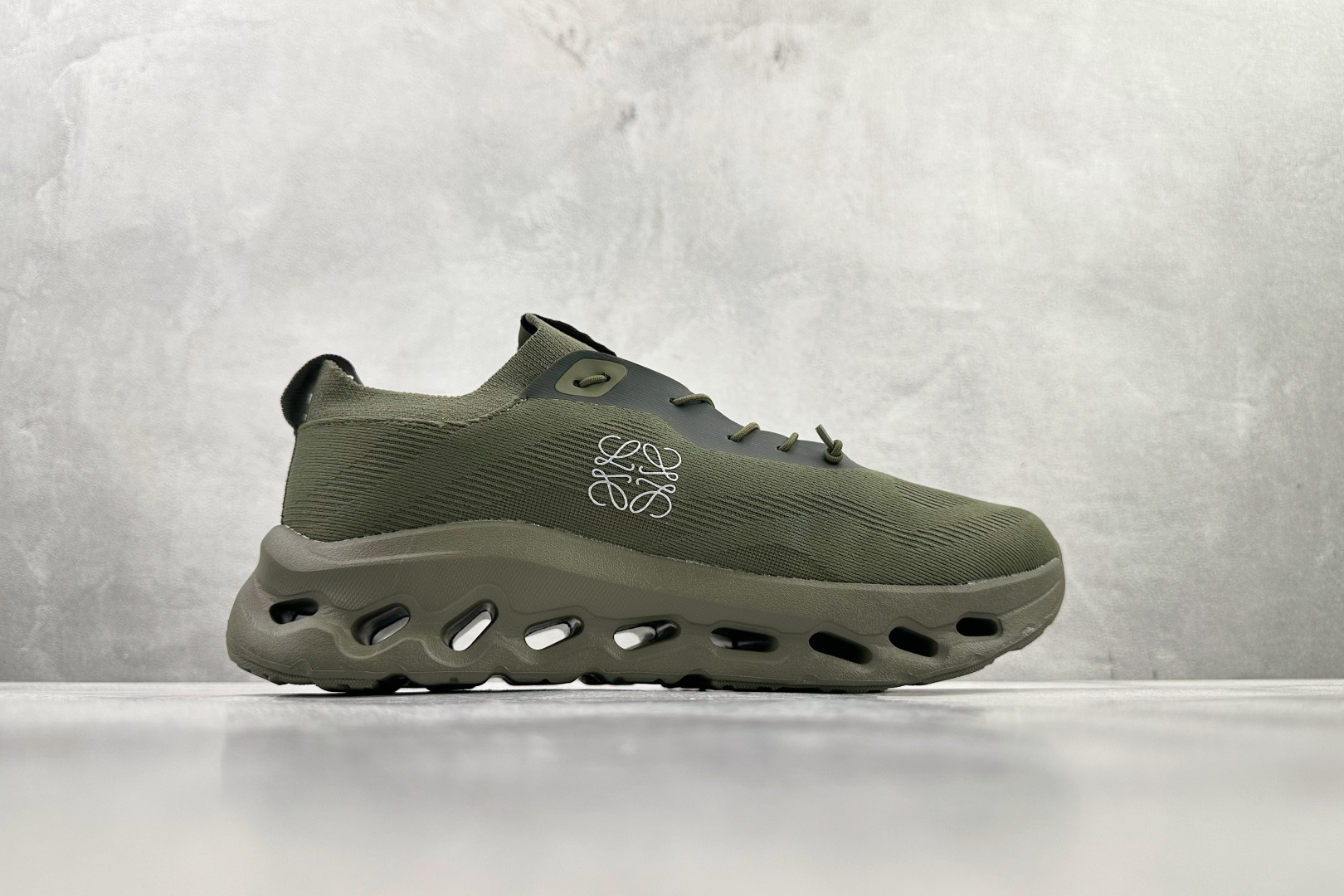 LOEWE罗意威 x On昂跑 联名款 Cloudtilt 绿色 3MD3033