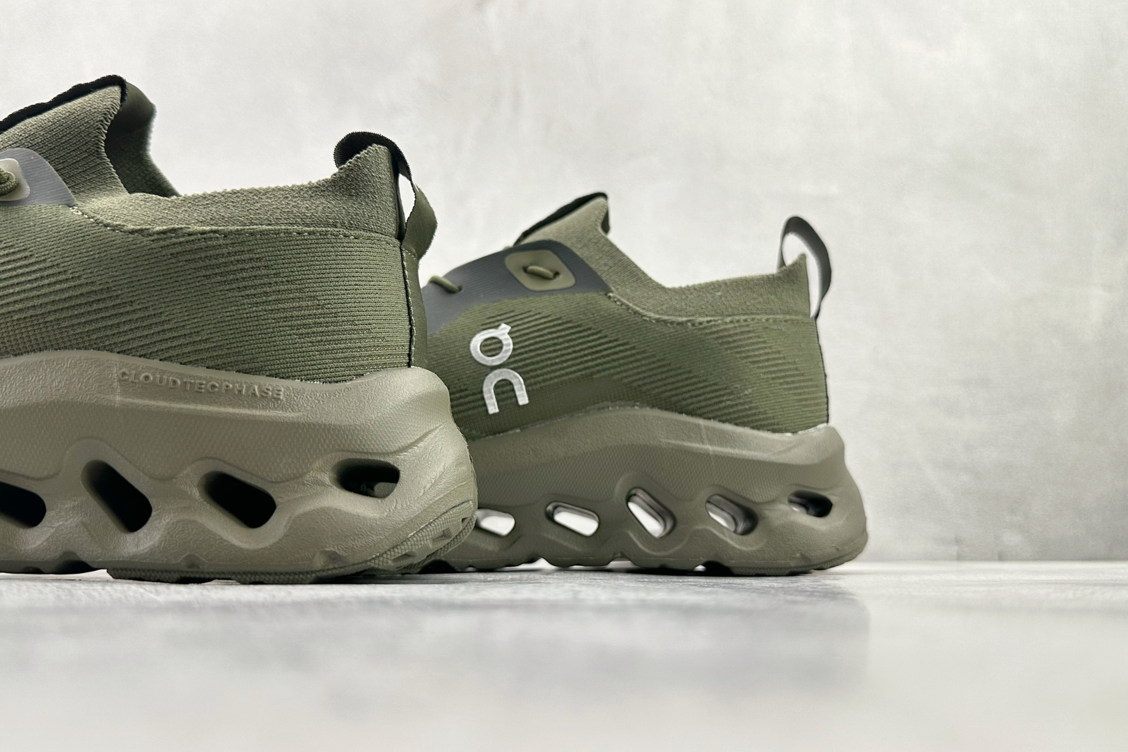 LOEWE罗意威 x On昂跑 联名款 Cloudtilt 绿色 3MD3033
