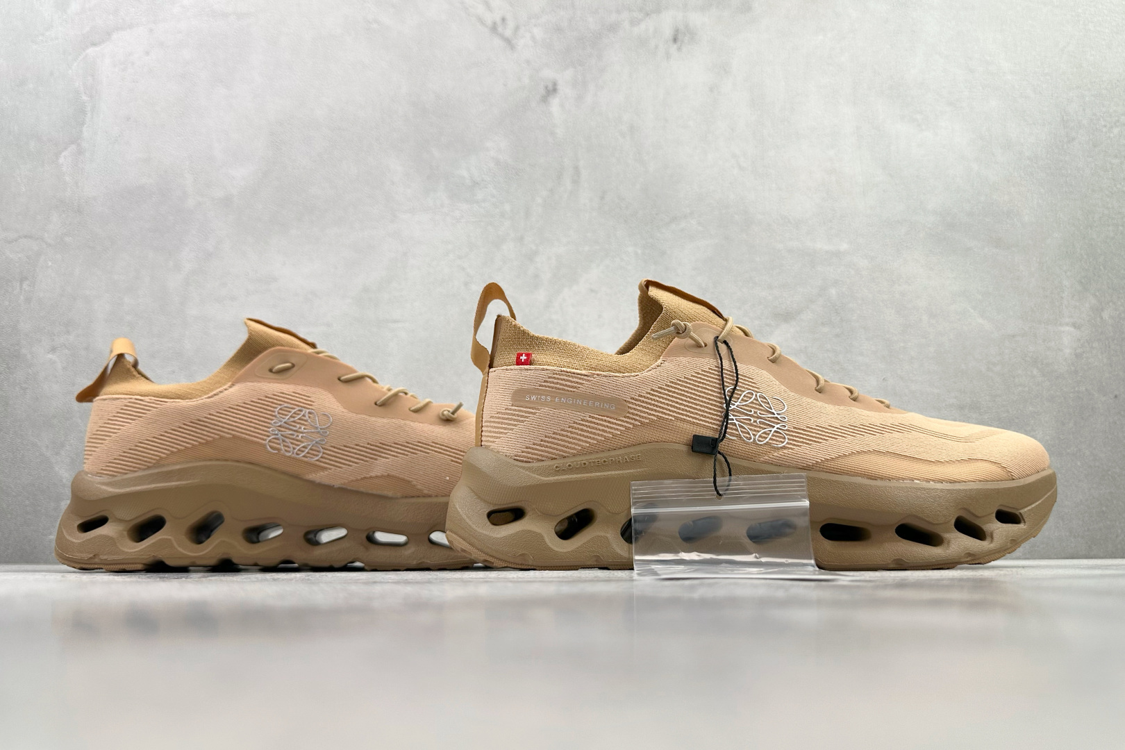 LOEWE罗意威 x On昂跑 联名款 Cloudtilt 浅褐色 3MD3033 LOEWE罗意威 x On昂跑 联名款 Cloudtilt 浅褐色 3MD3033
