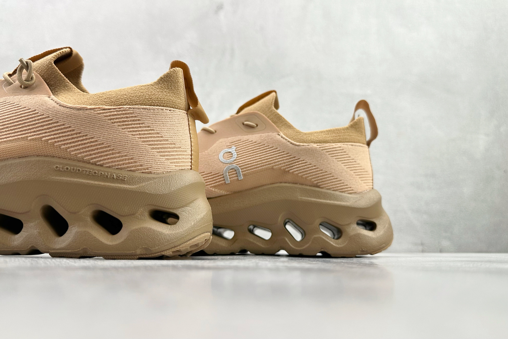 LOEWE罗意威 x On昂跑 联名款 Cloudtilt 浅褐色 3MD3033 LOEWE罗意威 x On昂跑 联名款 Cloudtilt 浅褐色 3MD3033