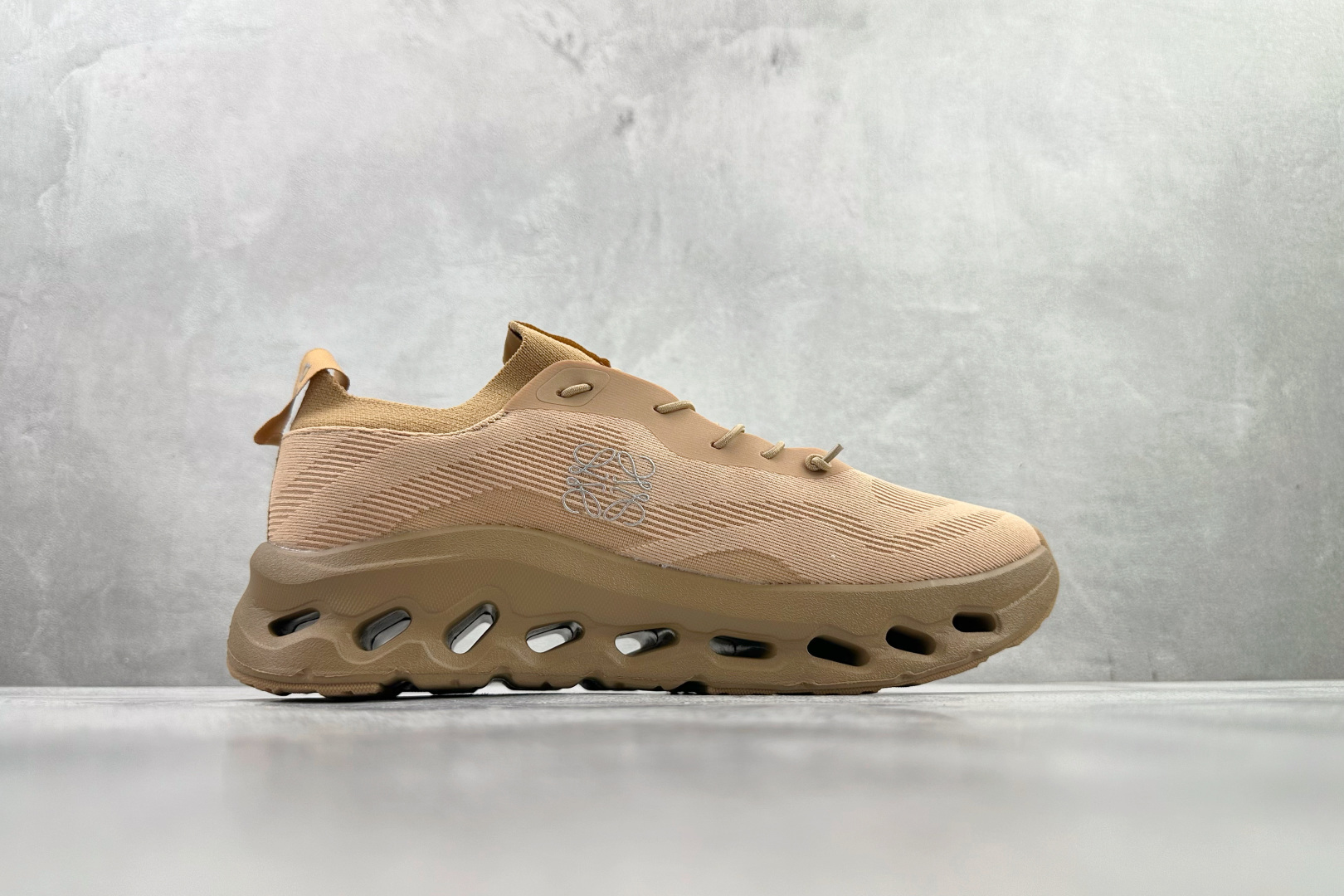 LOEWE罗意威 x On昂跑 联名款 Cloudtilt 浅褐色 3MD3033 LOEWE罗意威 x On昂跑 联名款 Cloudtilt 浅褐色 3MD3033