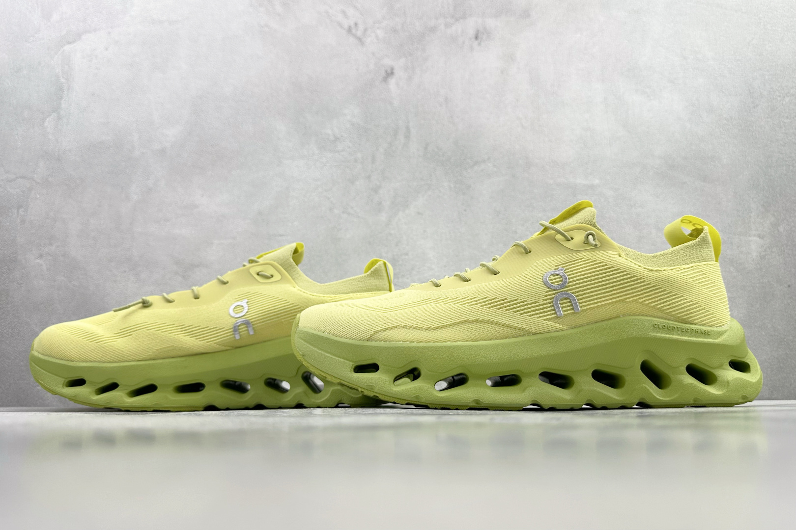 LOEWE罗意威 x On昂跑 联名款 Cloudtilt 柠檬黄 3MD3033 LOEWE罗意威 x On昂跑 联名款 Cloudtilt 柠檬黄 3MD3033