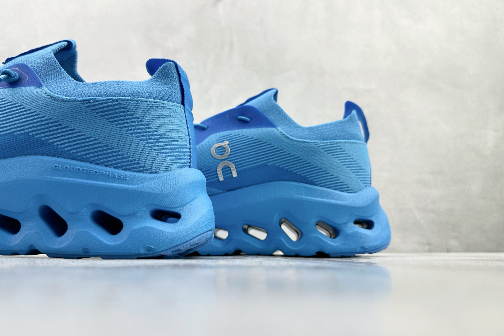 LOEWE罗意威 x On昂跑 联名款 Cloudtilt 蓝色 3MD3033-Top High Quatity Cheap Sneakers Fashion Clothing Clothes Bags handbags Shoes of all Brand wholesale With The best Quality And Beautiful Price from China Factory Chinese suppliers wholesaler seller LOEWE罗意威 x On昂跑 联名款 Cloudtilt 蓝色 3MD3033