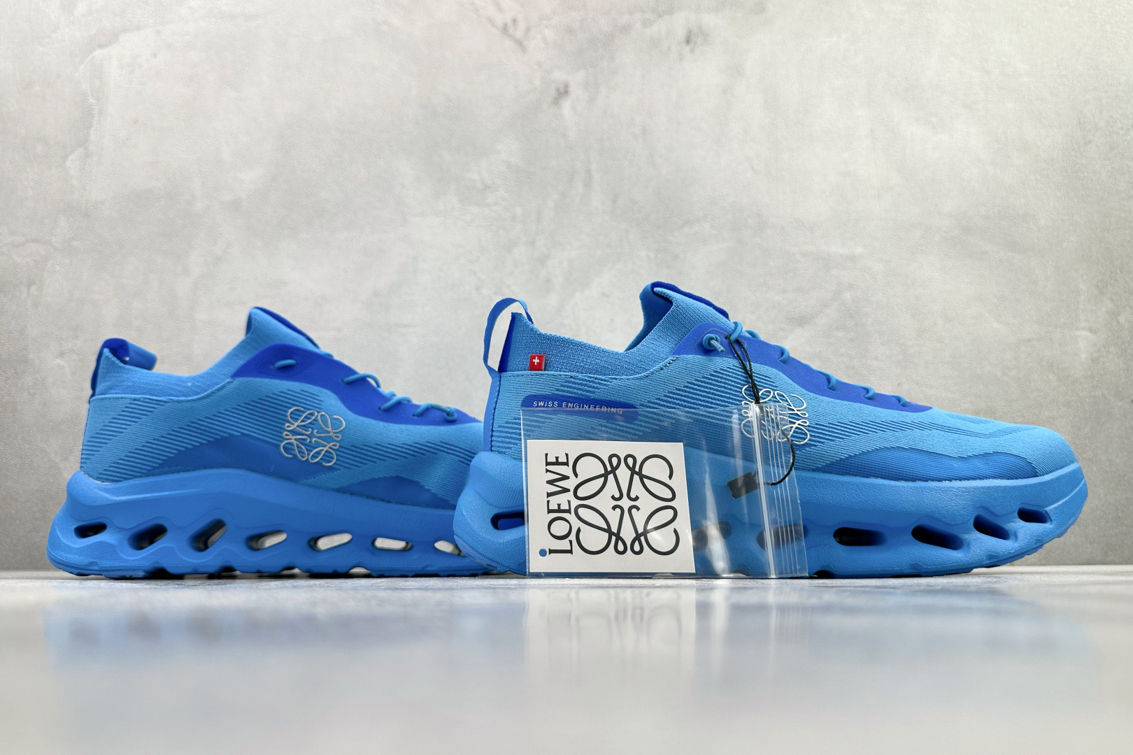LOEWE罗意威 x On昂跑 联名款 Cloudtilt 蓝色 3MD3033-Top High Quatity Cheap Sneakers Fashion Clothing Clothes Bags handbags Shoes of all Brand wholesale With The best Quality And Beautiful Price from China Factory Chinese suppliers wholesaler seller LOEWE罗意威 x On昂跑 联名款 Cloudtilt 蓝色 3MD3033