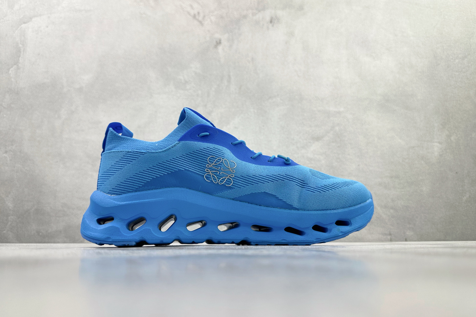 LOEWE罗意威 x On昂跑 联名款 Cloudtilt 蓝色 3MD3033-Top High Quatity Cheap Sneakers Fashion Clothing Clothes Bags handbags Shoes of all Brand wholesale With The best Quality And Beautiful Price from China Factory Chinese suppliers wholesaler seller LOEWE罗意威 x On昂跑 联名款 Cloudtilt 蓝色 3MD3033