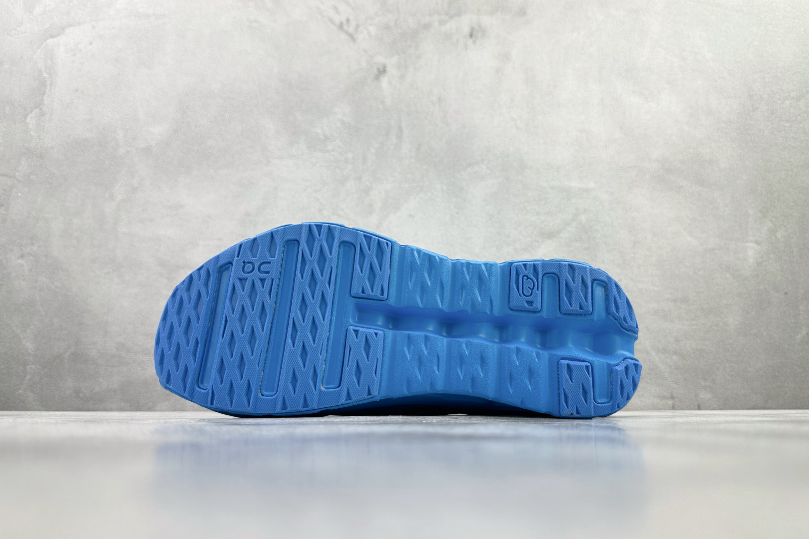 LOEWE罗意威 x On昂跑 联名款 Cloudtilt 蓝色 3MD3033-Top High Quatity Cheap Sneakers Fashion Clothing Clothes Bags handbags Shoes of all Brand wholesale With The best Quality And Beautiful Price from China Factory Chinese suppliers wholesaler seller LOEWE罗意威 x On昂跑 联名款 Cloudtilt 蓝色 3MD3033