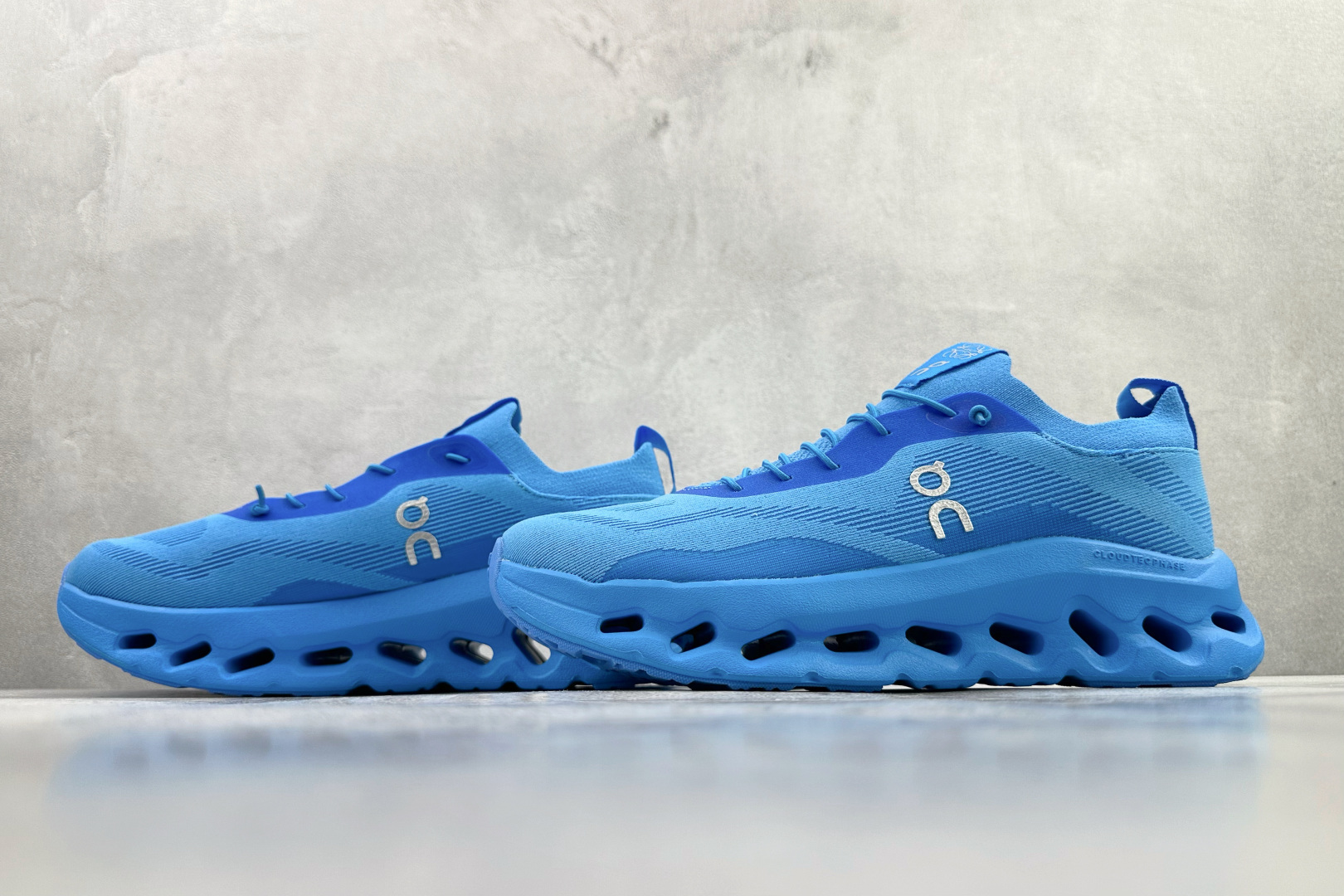 LOEWE罗意威 x On昂跑 联名款 Cloudtilt 蓝色 3MD3033-Top High Quatity Cheap Sneakers Fashion Clothing Clothes Bags handbags Shoes of all Brand wholesale With The best Quality And Beautiful Price from China Factory Chinese suppliers wholesaler seller LOEWE罗意威 x On昂跑 联名款 Cloudtilt 蓝色 3MD3033