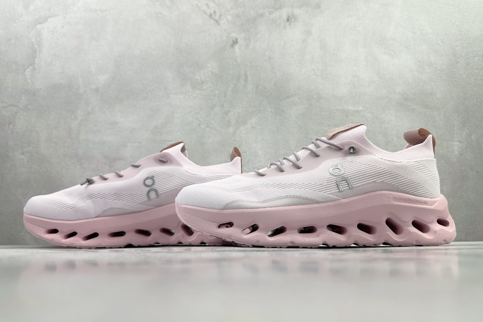 LOEWE罗意威 x On昂跑 联名款 Cloudtilt 粉色 3WD3031