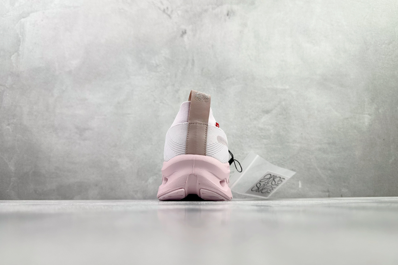 LOEWE罗意威 x On昂跑 联名款 Cloudtilt 粉色 3WD3031