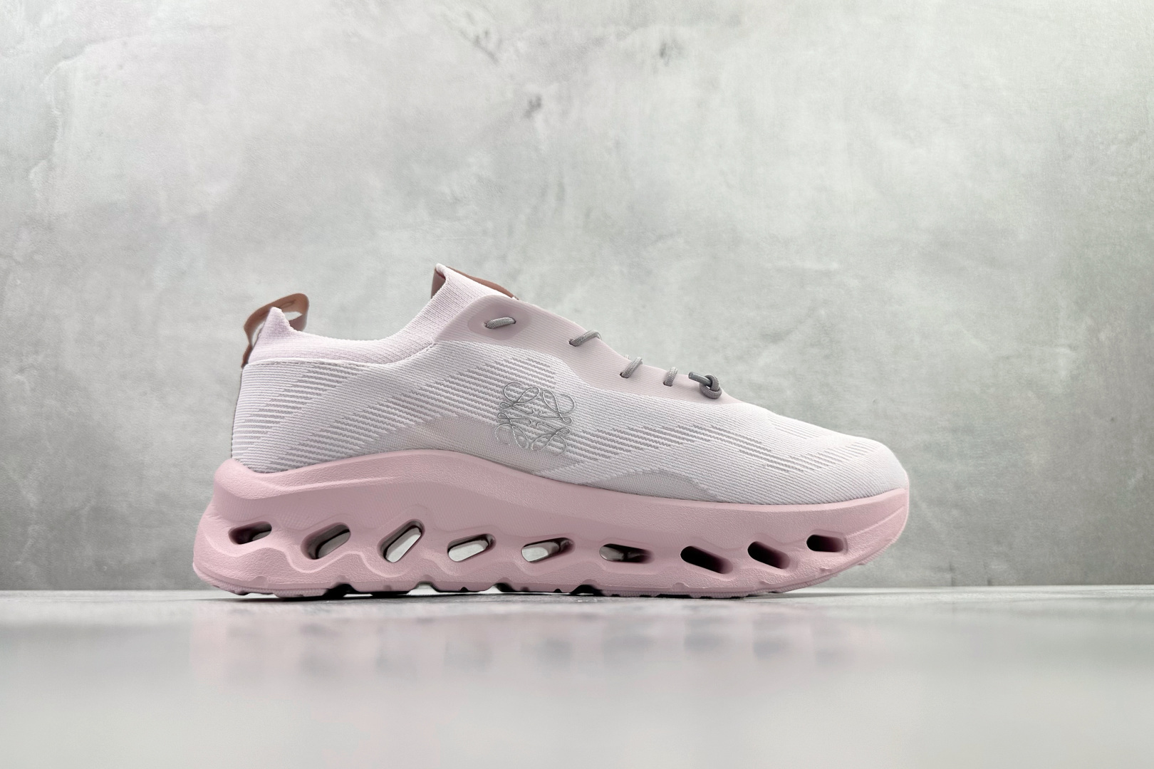 LOEWE罗意威 x On昂跑 联名款 Cloudtilt 粉色 3WD3031