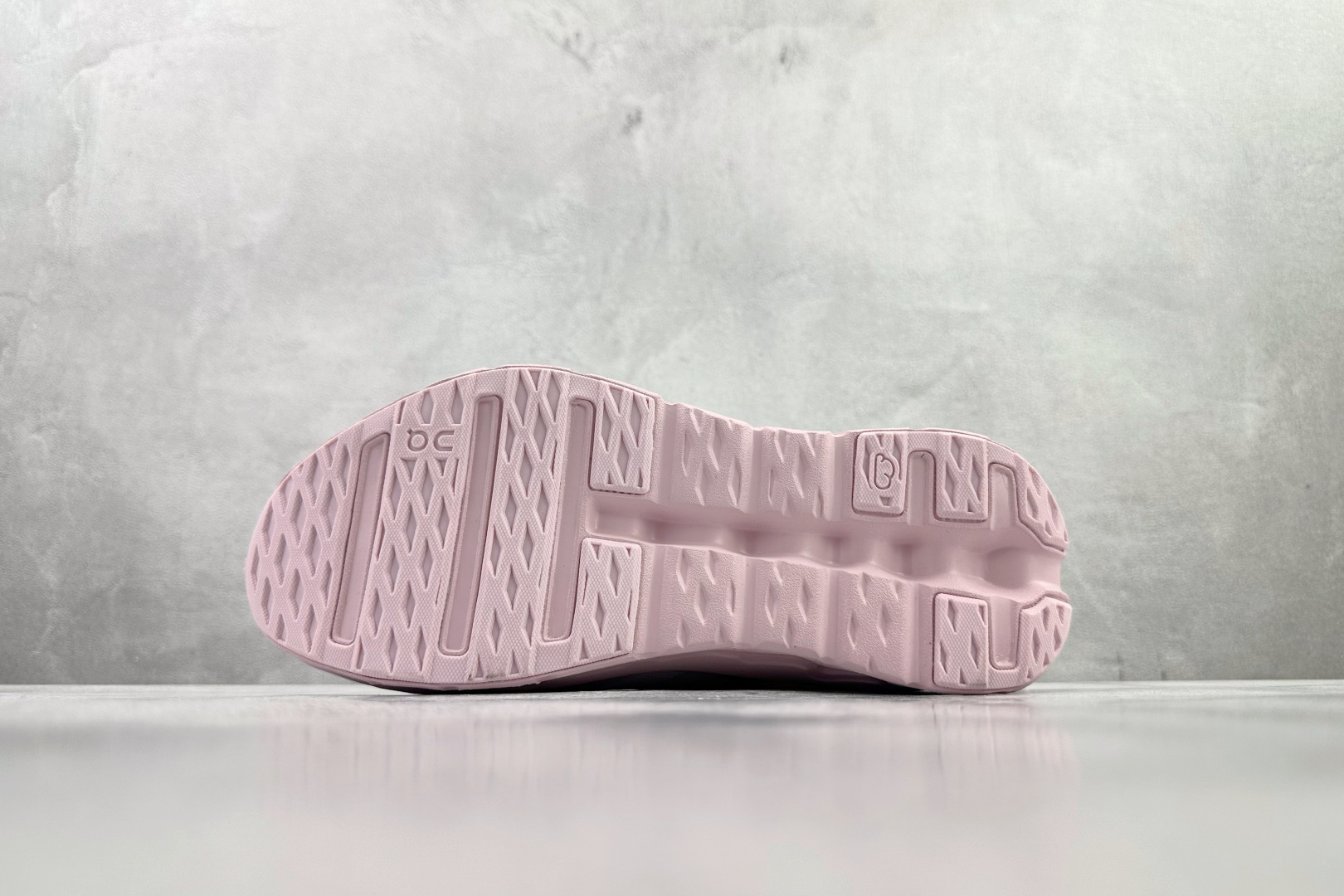 LOEWE罗意威 x On昂跑 联名款 Cloudtilt 粉色 3WD3031